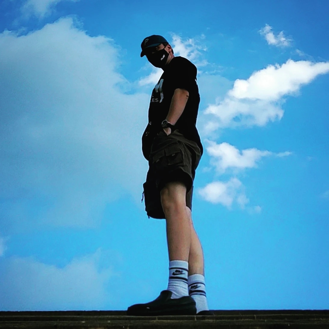 Stussy World Tour T-Shirt Black, Nike ACG Cargo Shorts Ironstone - Asia 착용 스타일 - 2