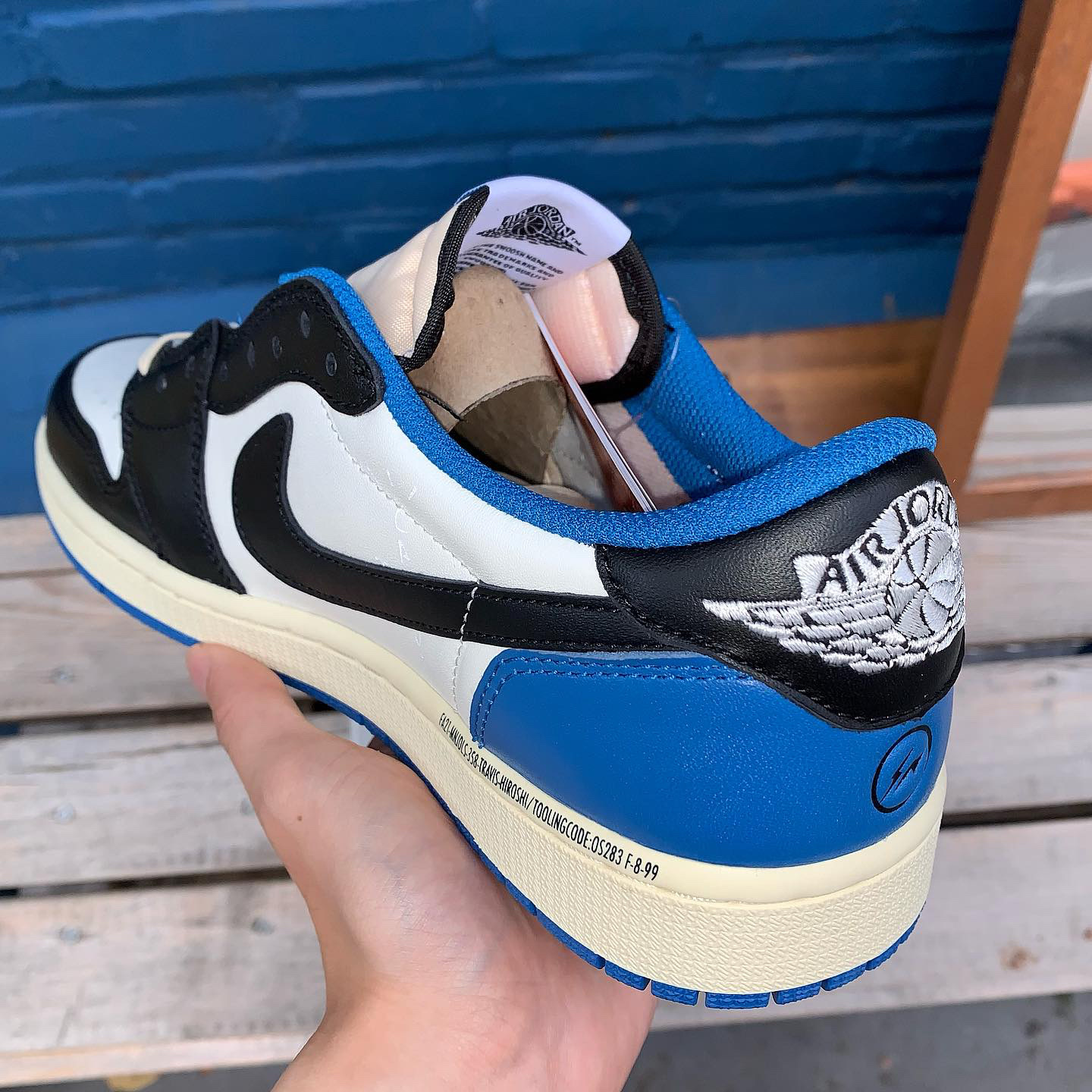 Jordan 1 x Travis Scott x Fragment Retro Low OG SP Military Blue 착용 스타일 - 2