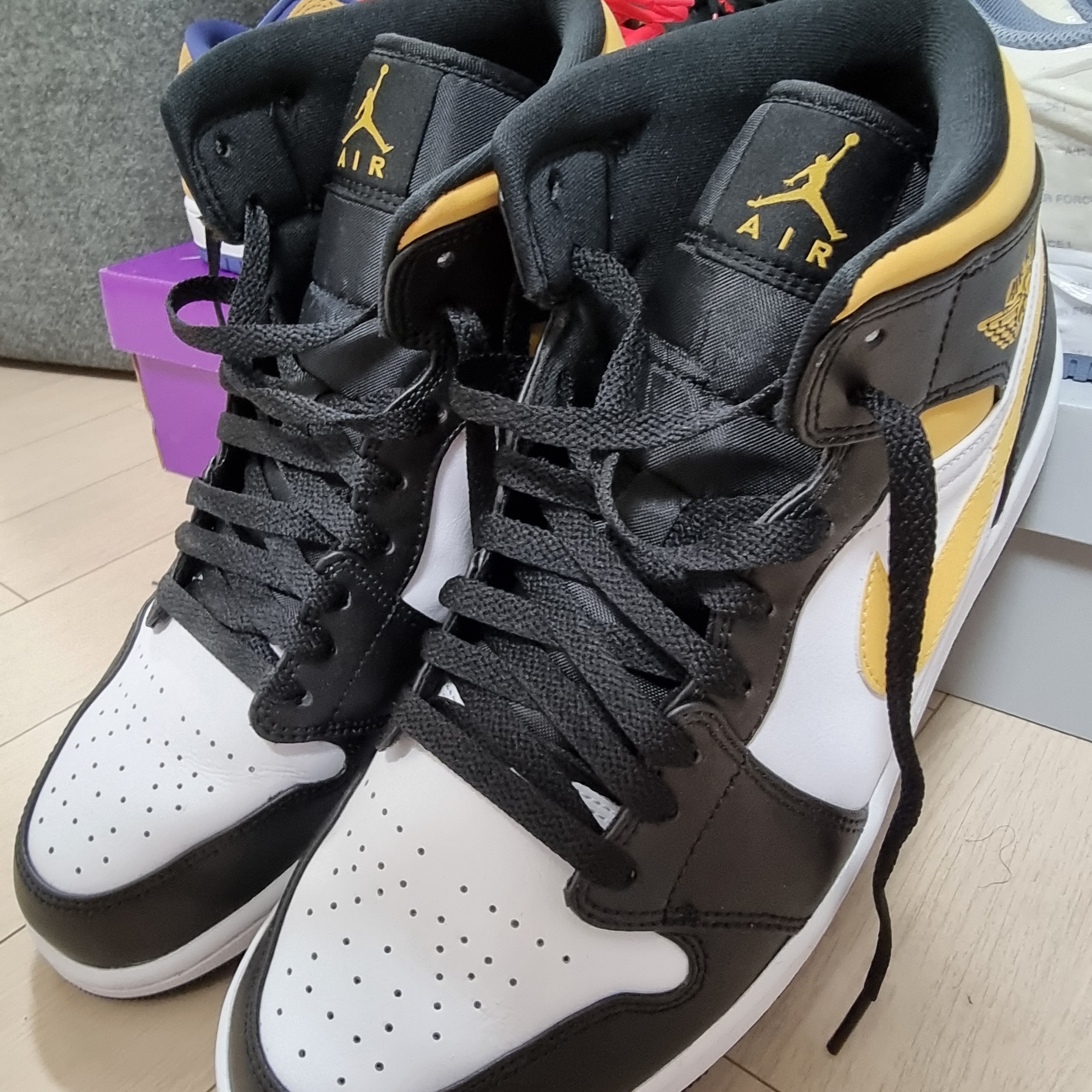 Jordan 1 Mid Pollen 착용 스타일 - 2