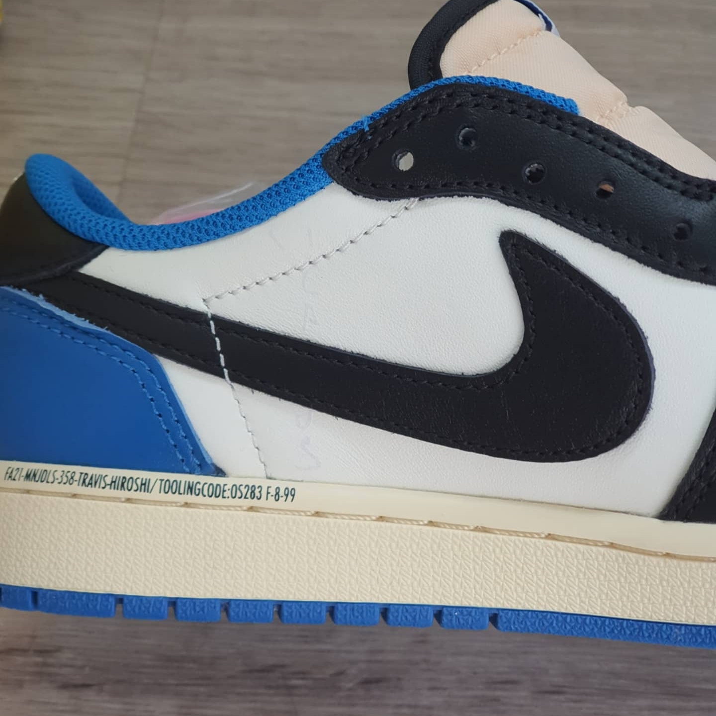 Jordan 1 x Travis Scott x Fragment Retro Low OG SP Military Blue 착용 스타일 - 3