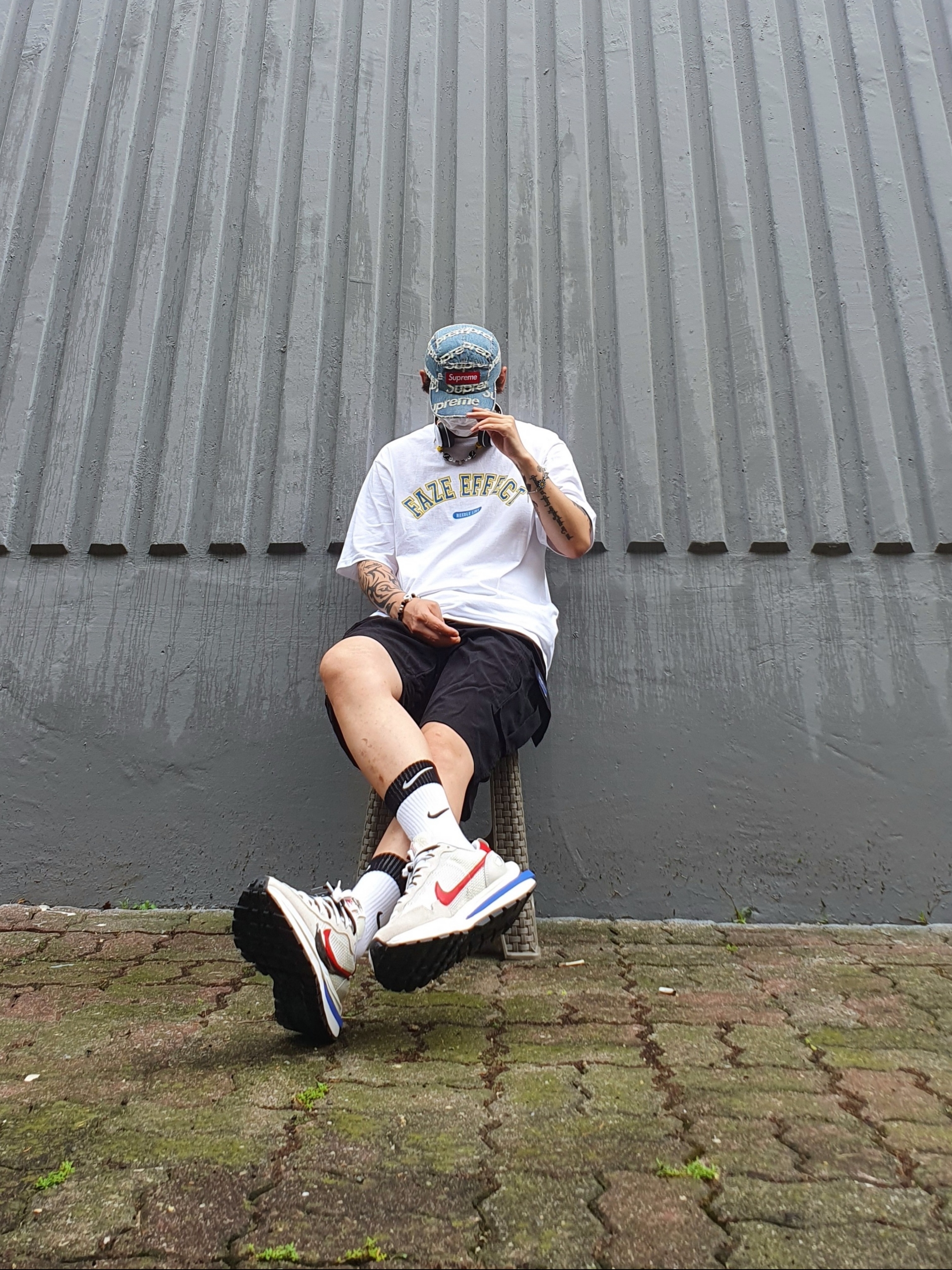 Supreme Frayed Logos Denim Camp Cap Blue - 21SS, Nike x Sacai VaporWaffle Royal Fuchsia 착용 스타일