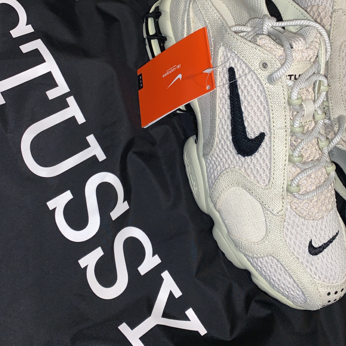 Nike x Stussy Air Zoom Spiridon Cage 2 Fossil 착용 스타일 - 2