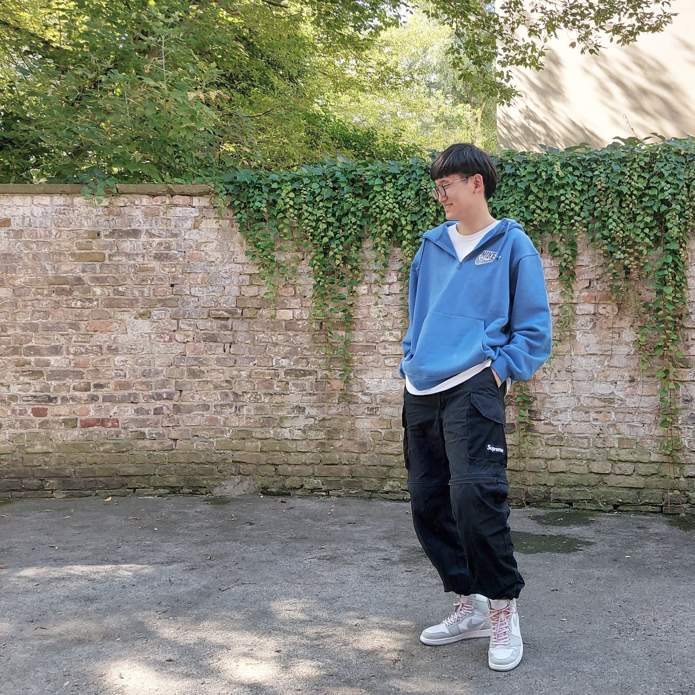 Supreme x Nike Half Zip Hooded Sweatshirt Blue - 21SS, Supreme Mesh Pocket Belted Cargo Pants Black - 21SS 착용 스타일