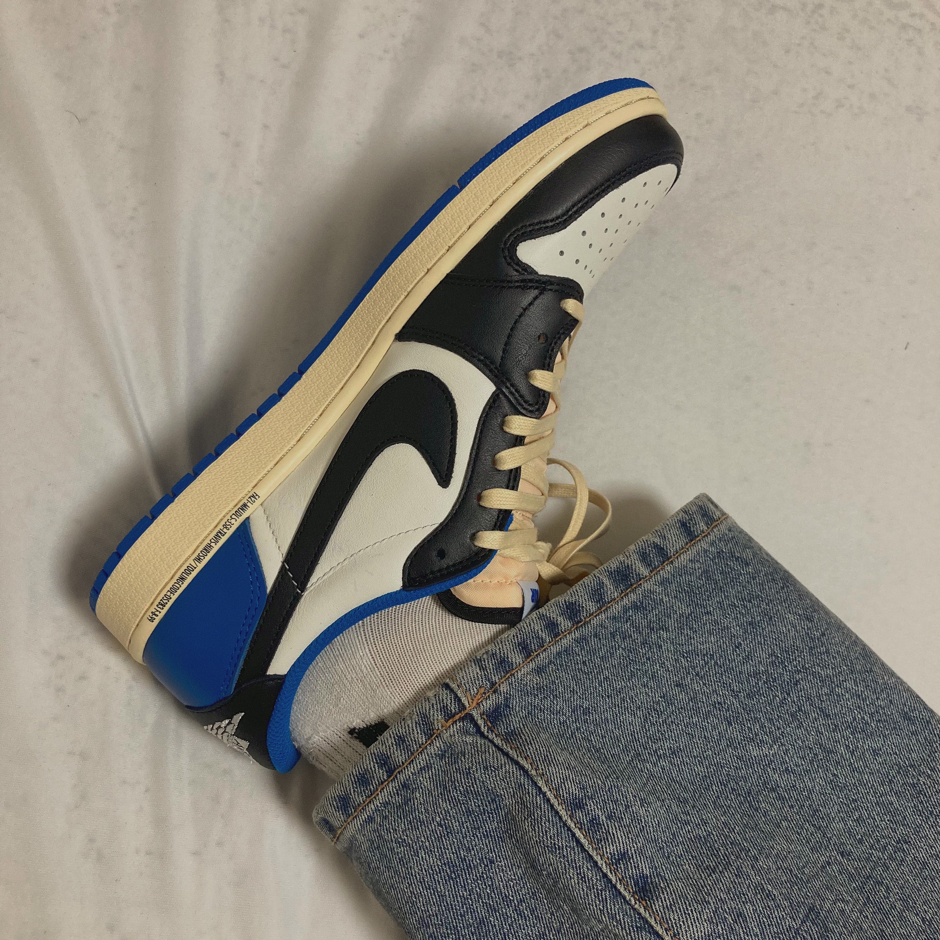 Jordan 1 x Travis Scott x Fragment Retro Low OG SP Military Blue 착용 스타일 - 2