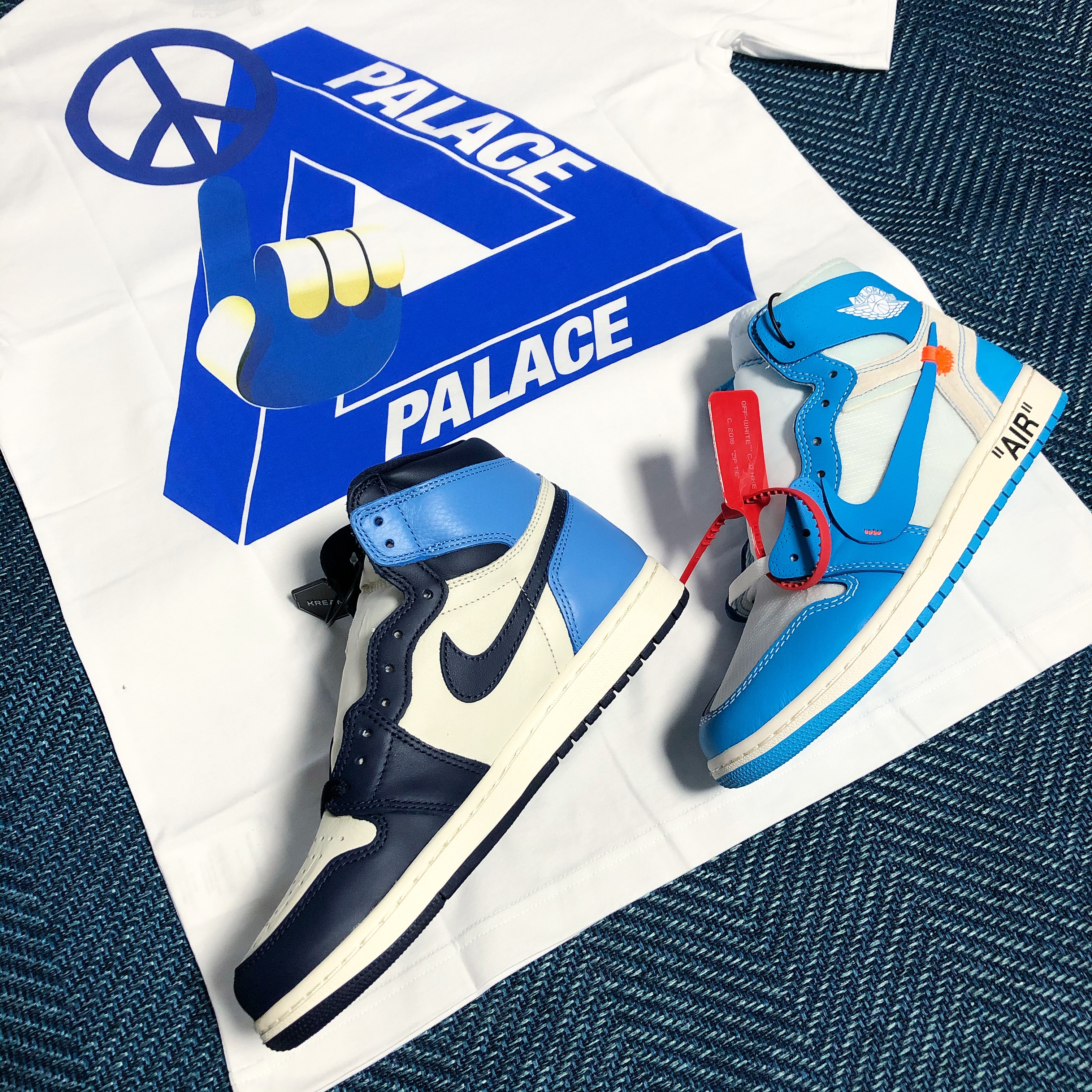 Palace Tri-Smiler T-Shirt White - 20SS, Jordan 1 Retro High Obsidian UNC 착용 스타일