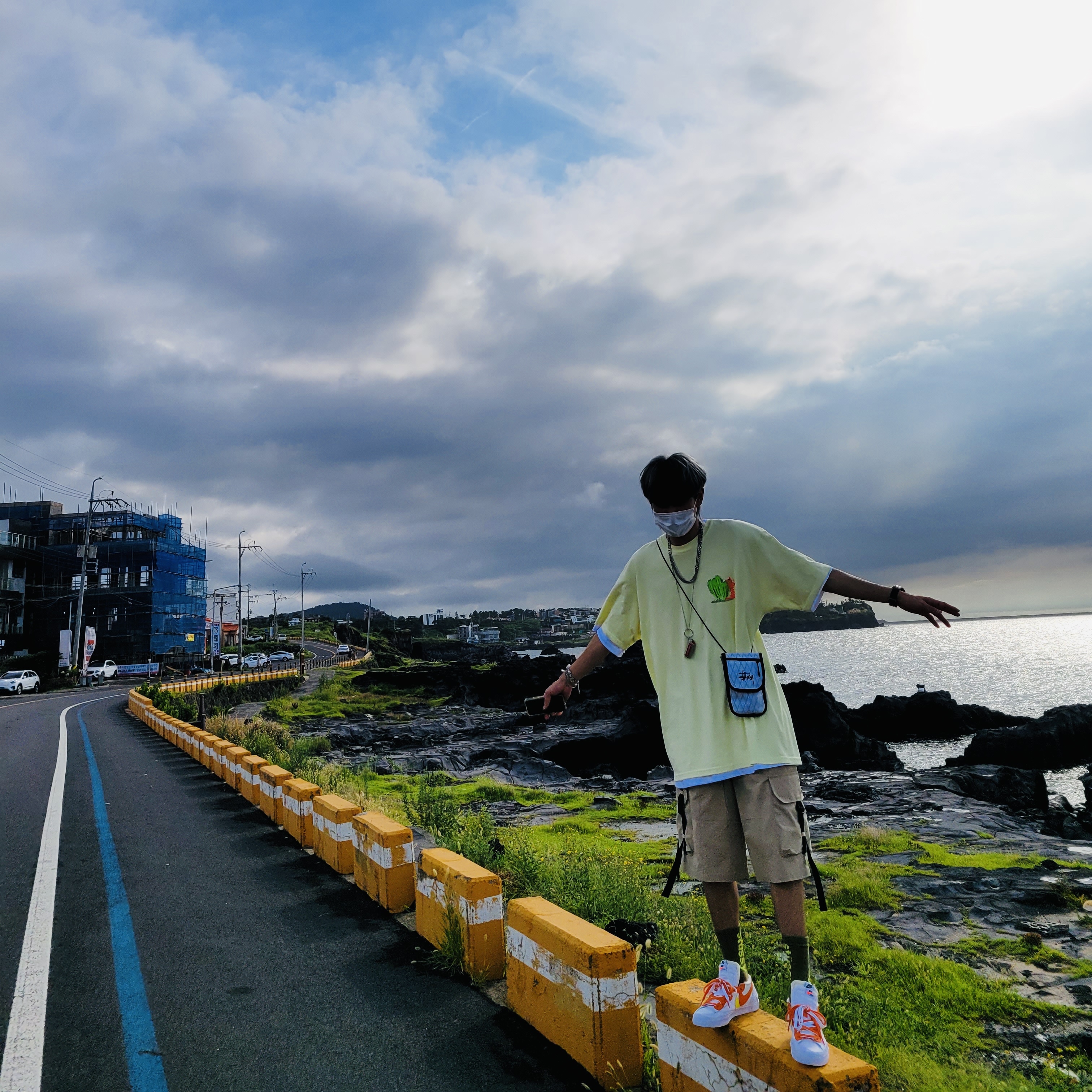 Stussy Desert Bloom T-Shirt Pale Yellow, Nike x Sacai Blazer Low Magma Orange 착용 스타일 - 1