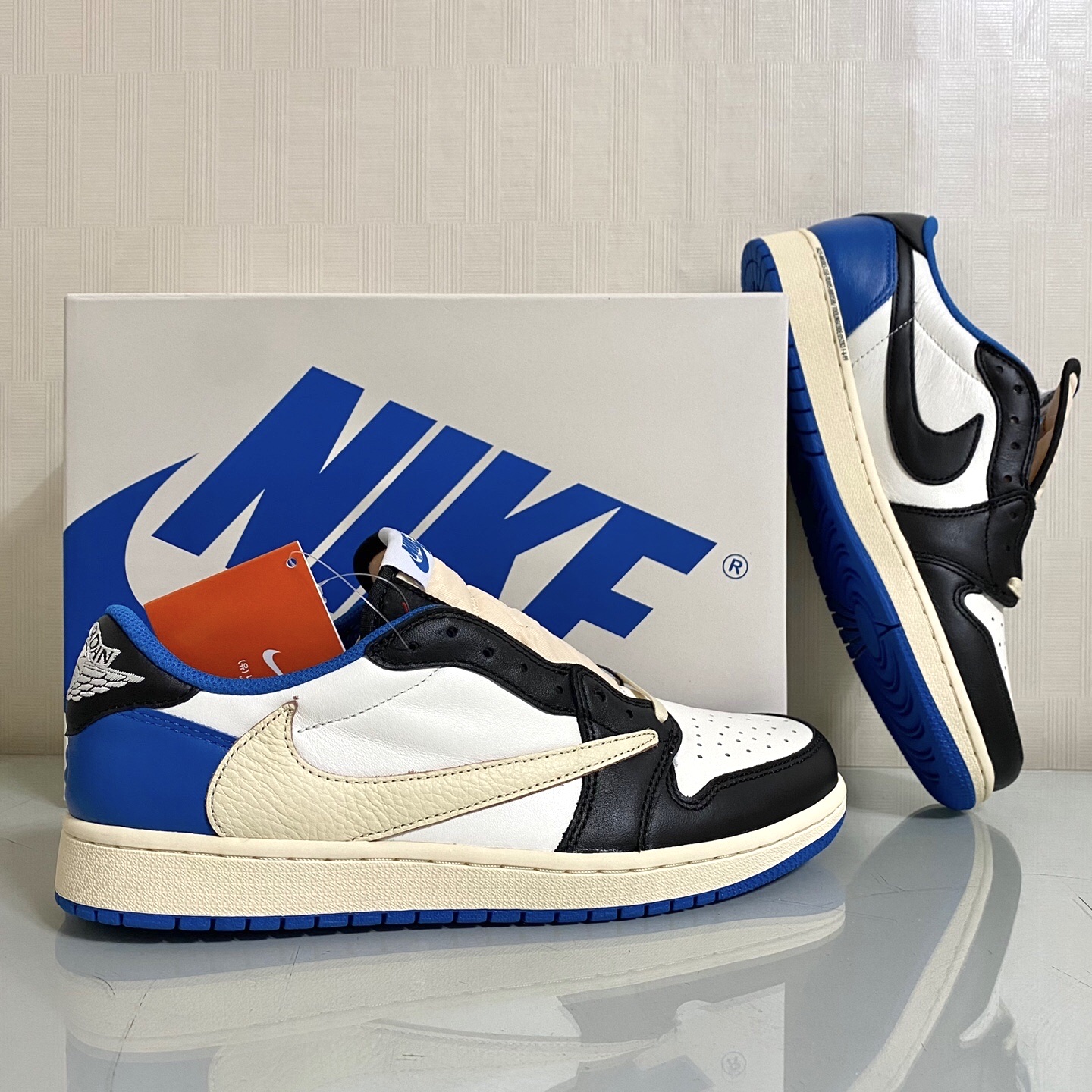 Jordan 1 x Travis Scott x Fragment Retro Low OG SP Military Blue 착용 스타일
