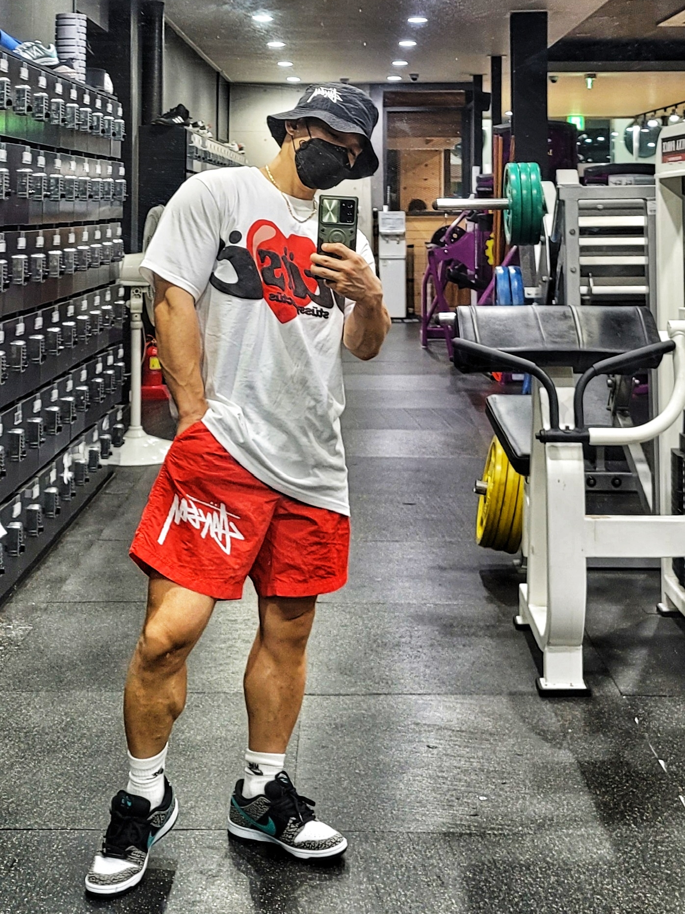 Nike x Stussy Bucket Hat Black, Stussy x Cactus Plant Flea Market Heart T-Shirt 착용 스타일