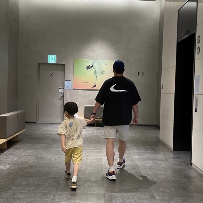 Nike x Drake Nocta Cardinal Stock Essential Cap Navy, Nike x Off-White NRG Short Sleeve T-Shirt Black 착용 스타일