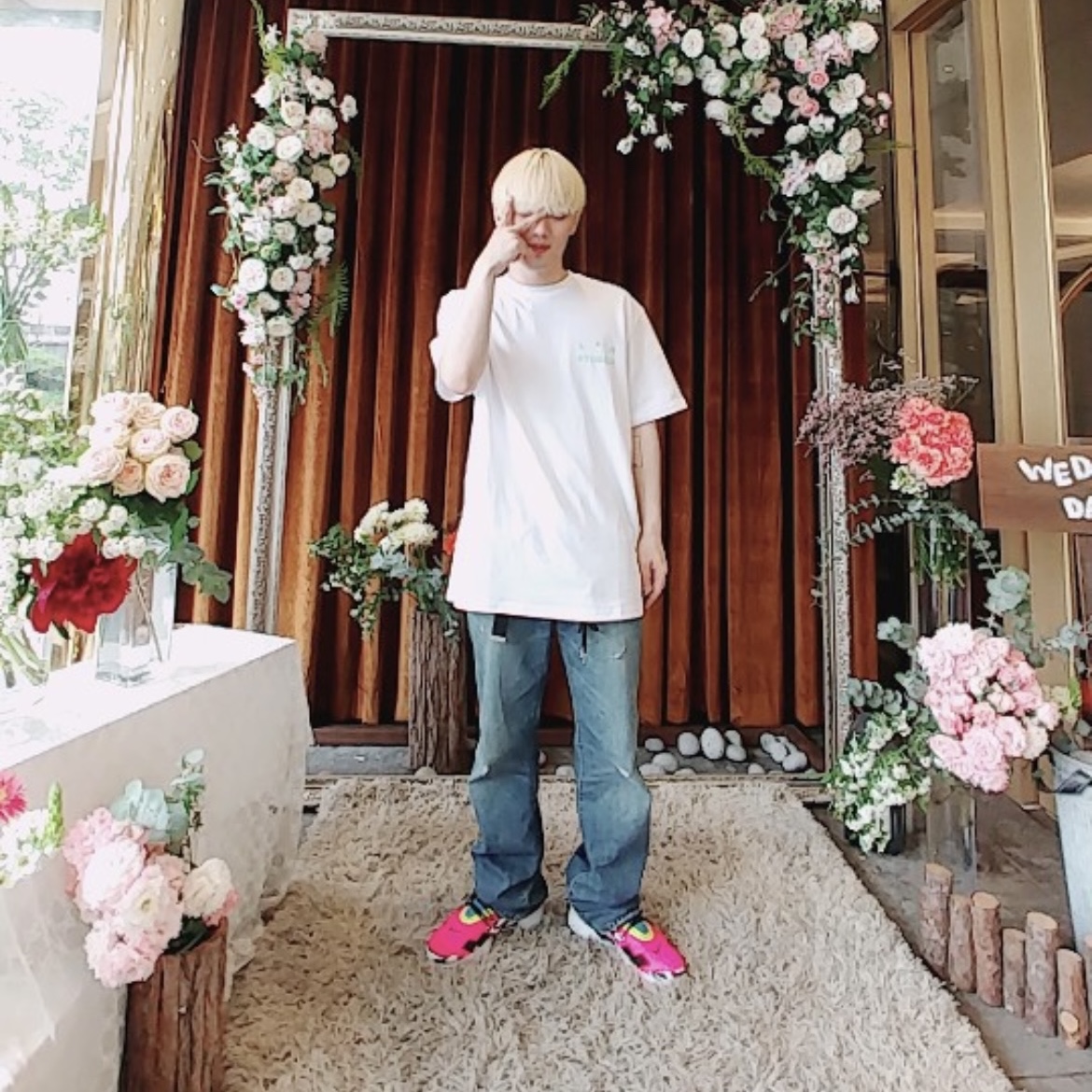Nike x Acronym Air Presto Mid Racer Pink, IAB Studio x Kakao Friends T-Shirt White 착용 스타일