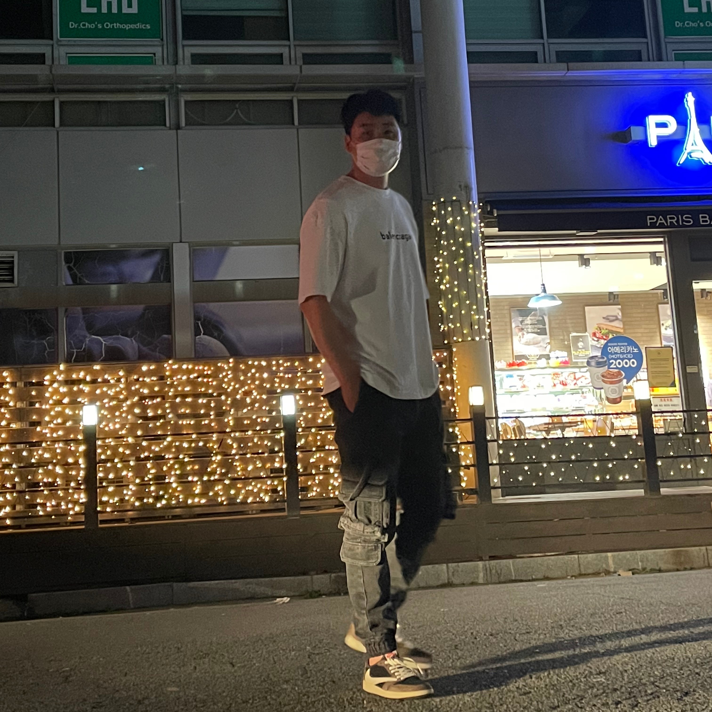 Jordan 1 x Travis Scott Retro Low OG SP Mocha 착용 스타일 - 2