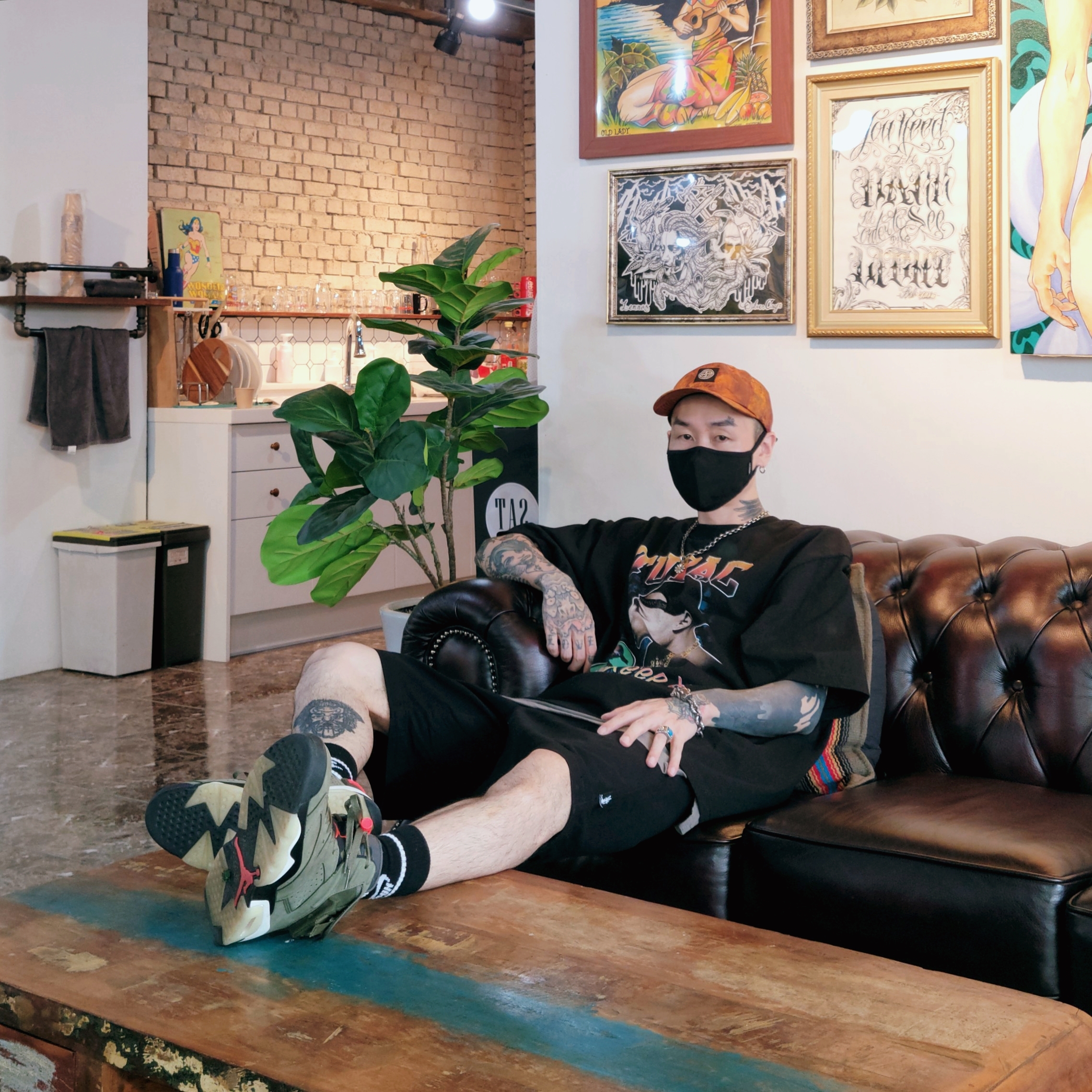 Supreme x Stone Island Painted Camo Nylon 6-Panel Coral - 20FW, Jordan 6 x Travis Scott Retro Olive 착용 스타일 - 1