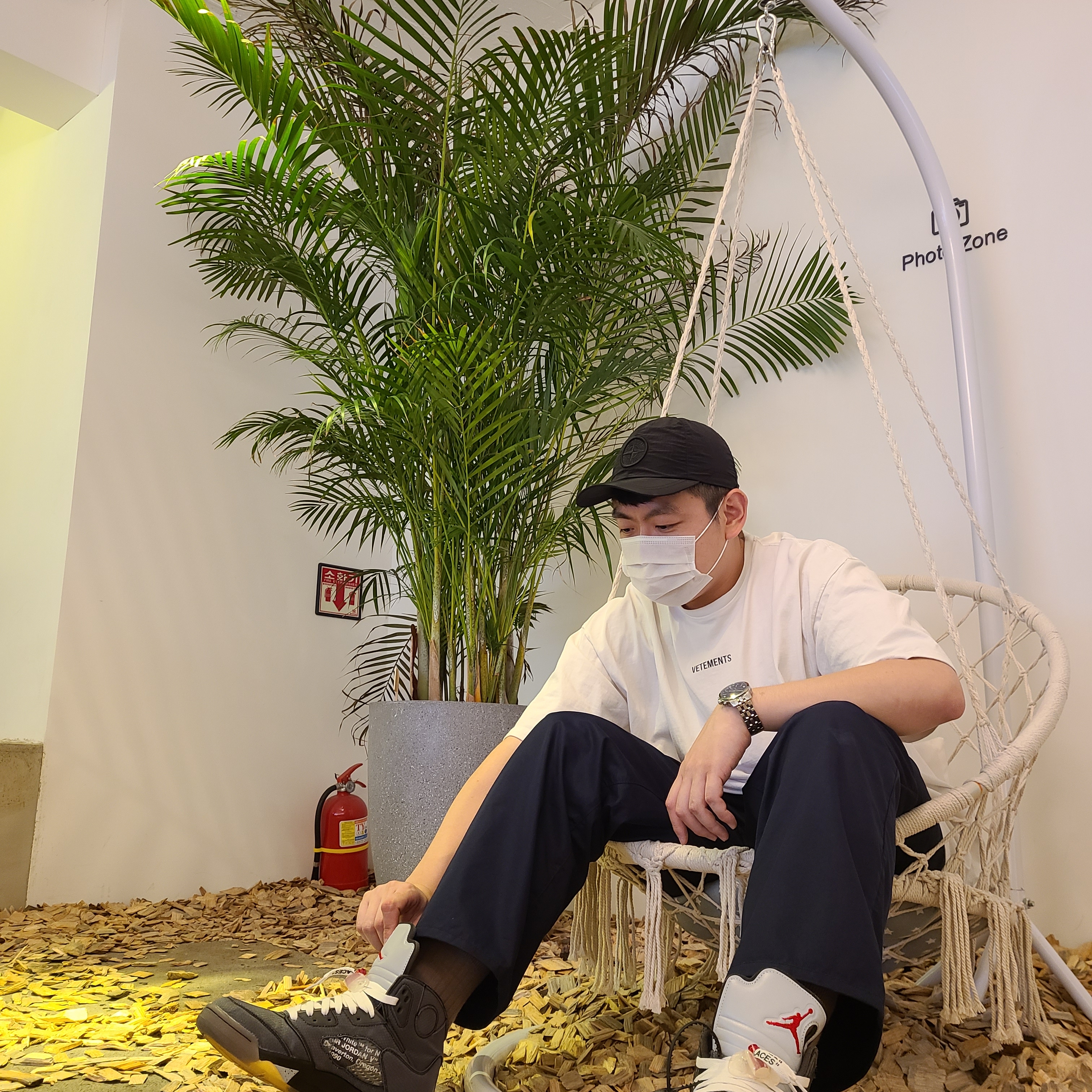 Jordan 5 x Off-White Retro SP Black Muslin 착용 스타일