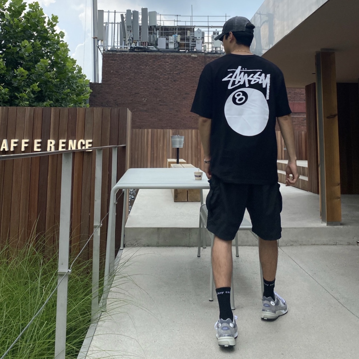 Stussy 8 Ball T-Shirt Black - 21SS, New Balance 992 Made in USA Grey - D Standard 착용 스타일