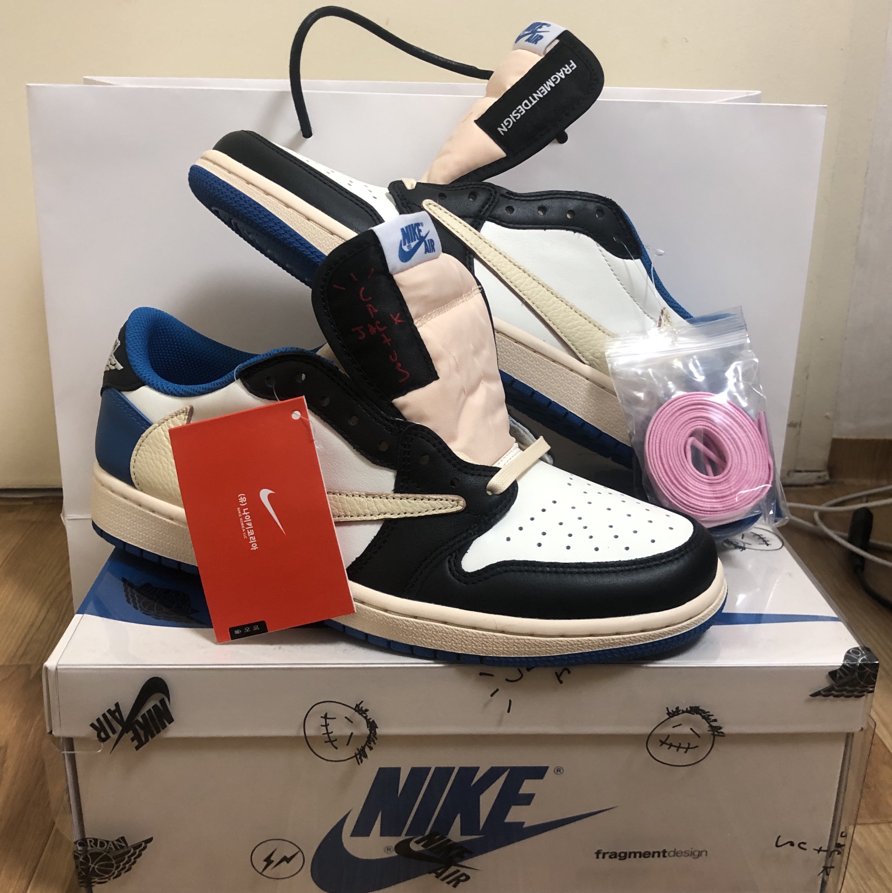 Jordan 1 x Travis Scott x Fragment Retro Low OG SP Military Blue, (W) Jordan 1 Low UNC University Blue 착용 스타일 - 2