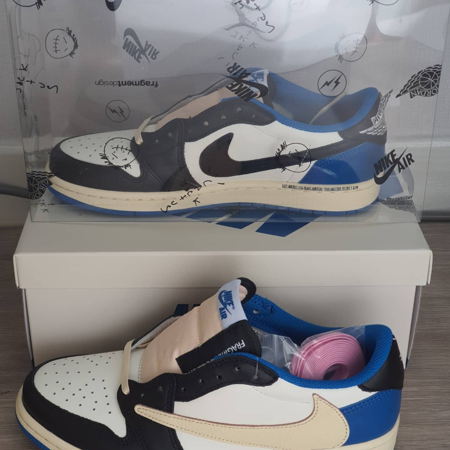 Jordan 1 x Travis Scott x Fragment Retro Low OG SP Military Blue 착용 스타일 - 1