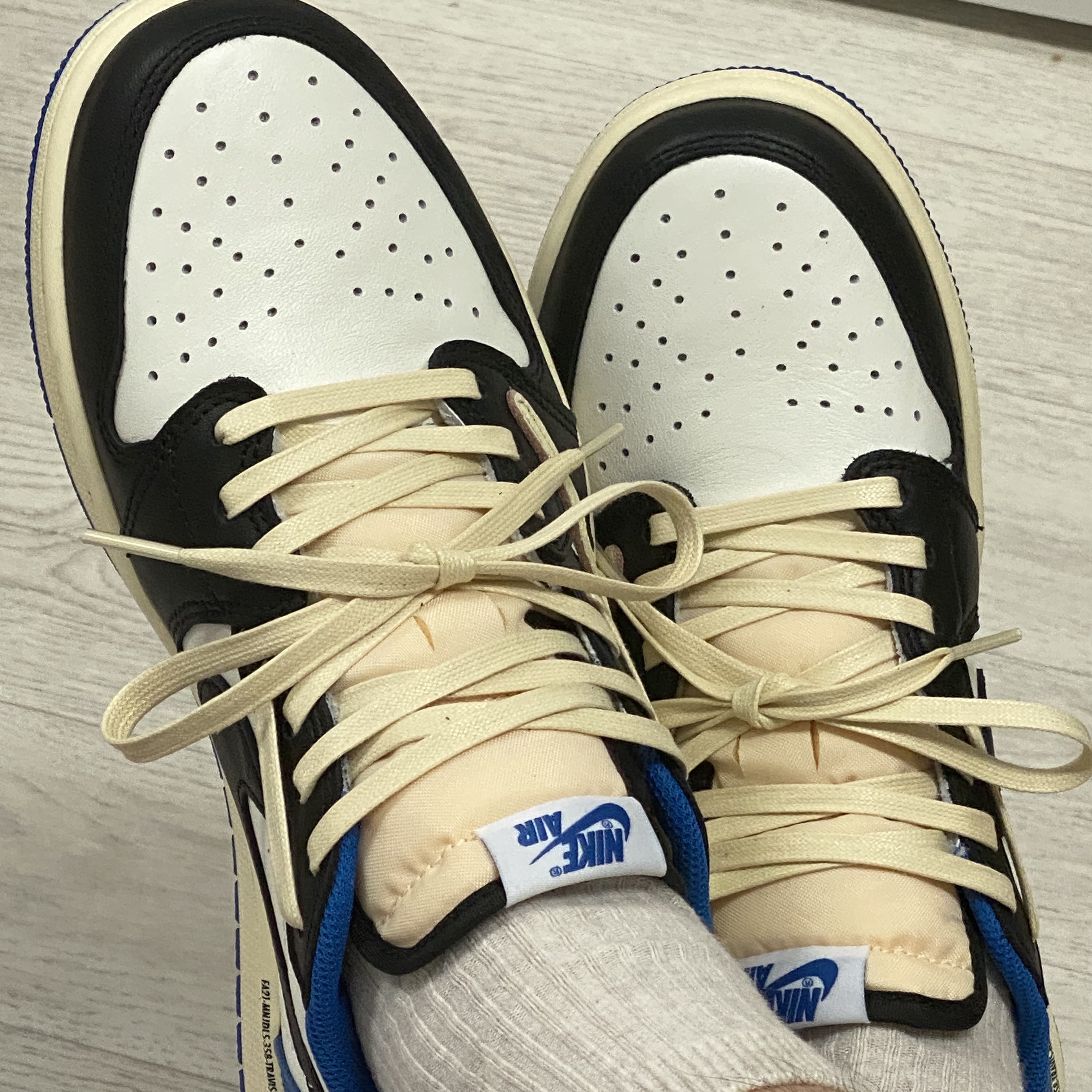 Jordan 1 x Travis Scott x Fragment Retro Low OG SP Military Blue 착용 스타일