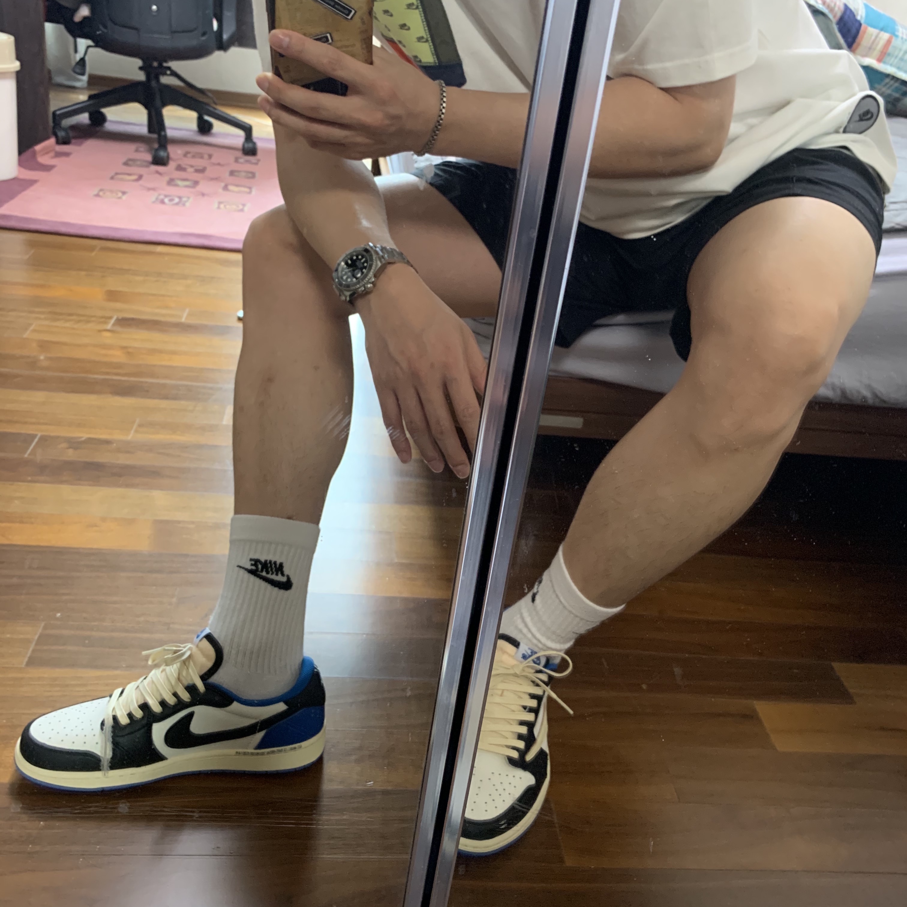Jordan 1 x Travis Scott x Fragment Retro Low OG SP Military Blue 착용 스타일 - 5