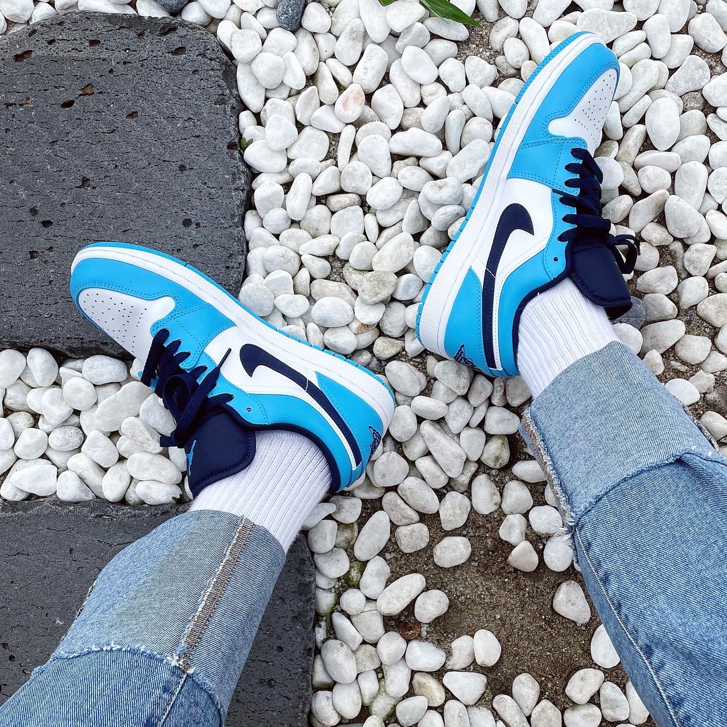 Jordan 1 Low Dark Powder Blue 착용 스타일 - 3