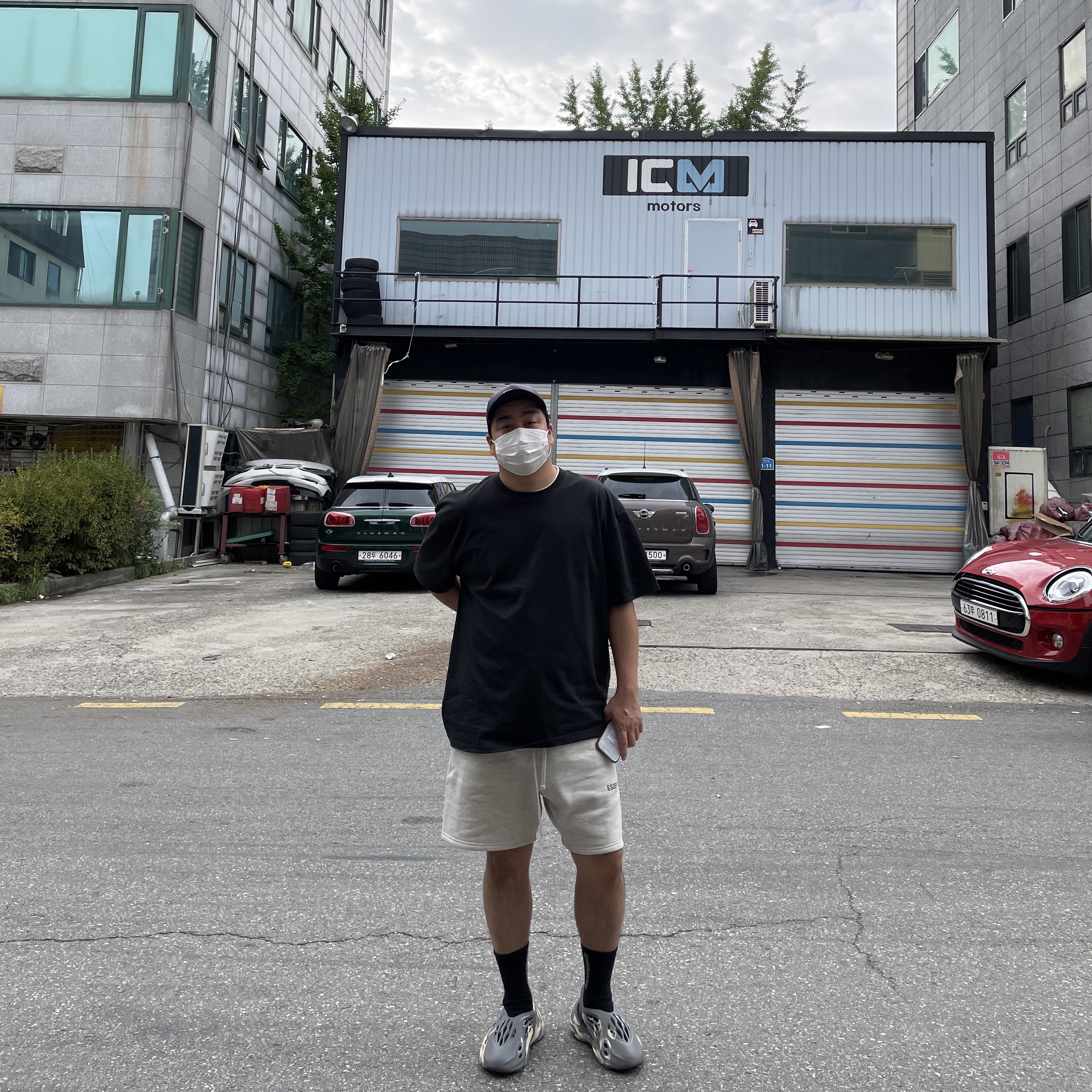 Adidas Yeezy Foam RNNR MXT Moon Gray, Essentials Sweatshorts Oatmeal - 21SS 착용 스타일