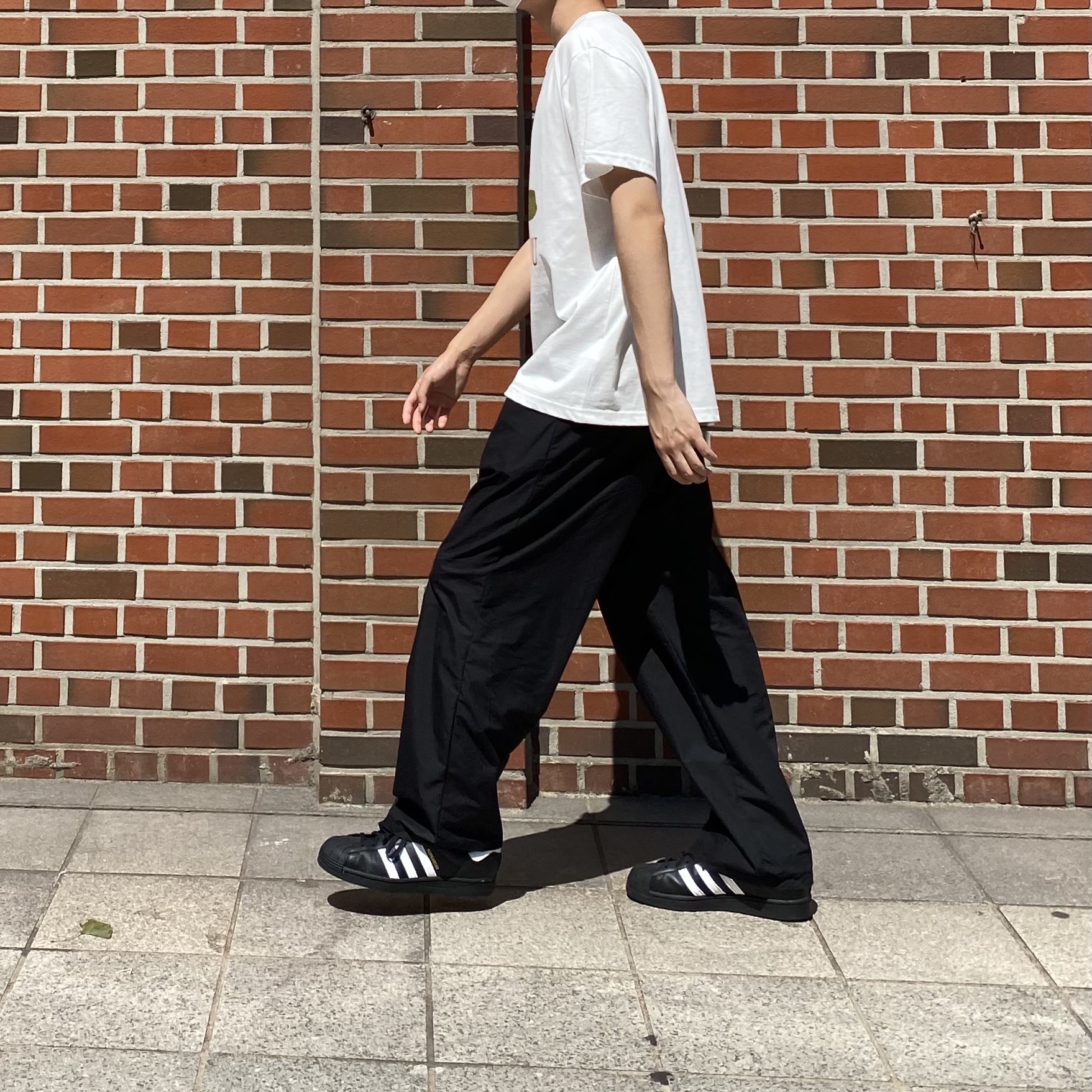 Adidas Superstar Core Black White 착용 스타일