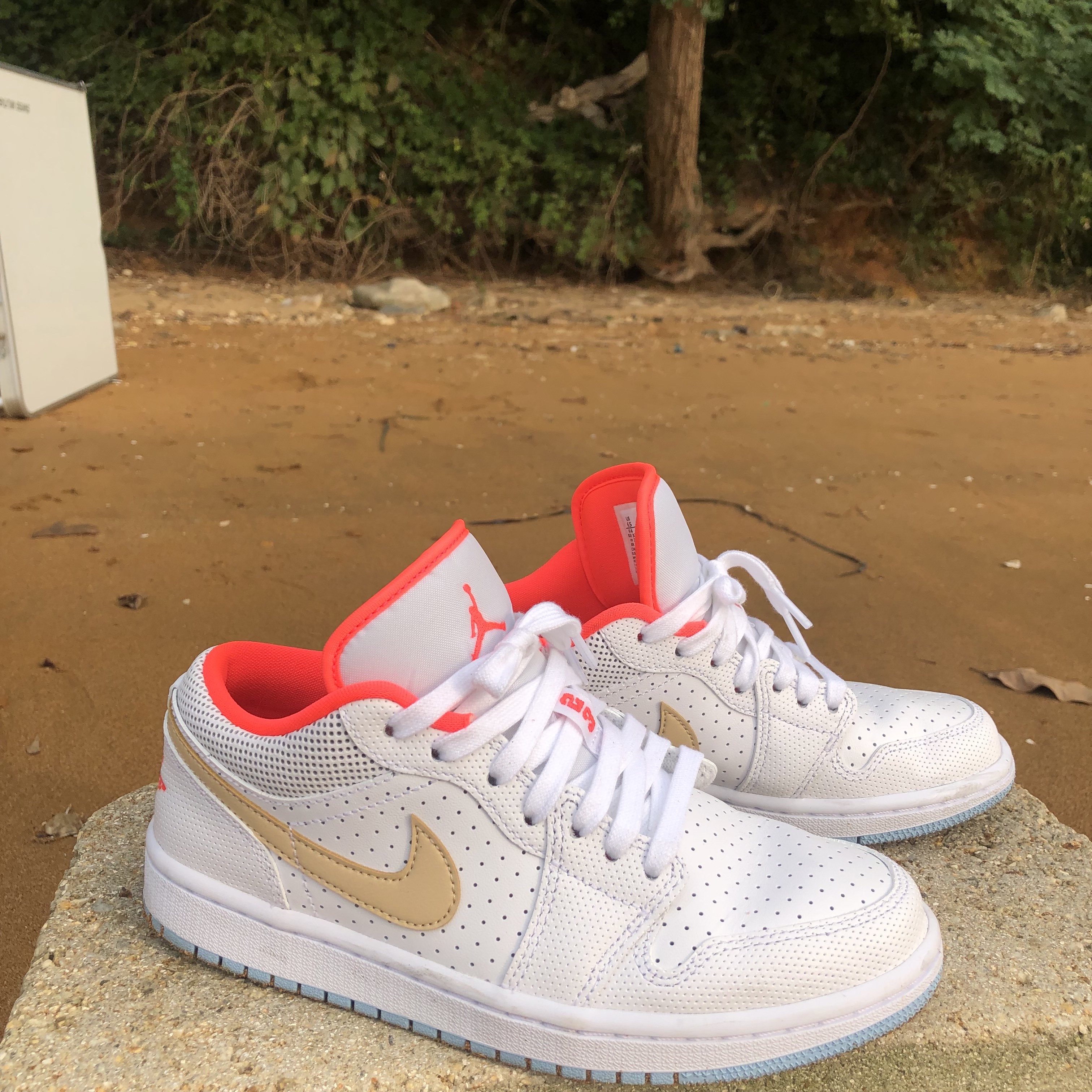 (W) Jordan 1 Low SE White Sesame 착용 스타일 - 2