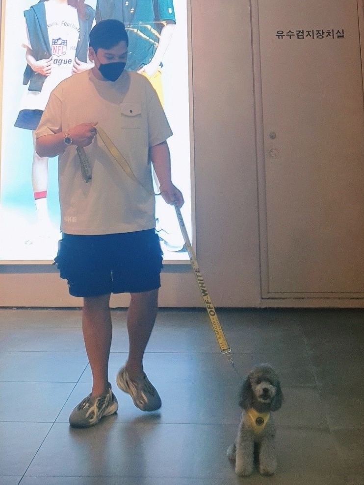 Nike ACG Cargo Shorts Black - Asia, Adidas Yeezy Foam RNNR MXT Moon Gray 착용 스타일 - 3