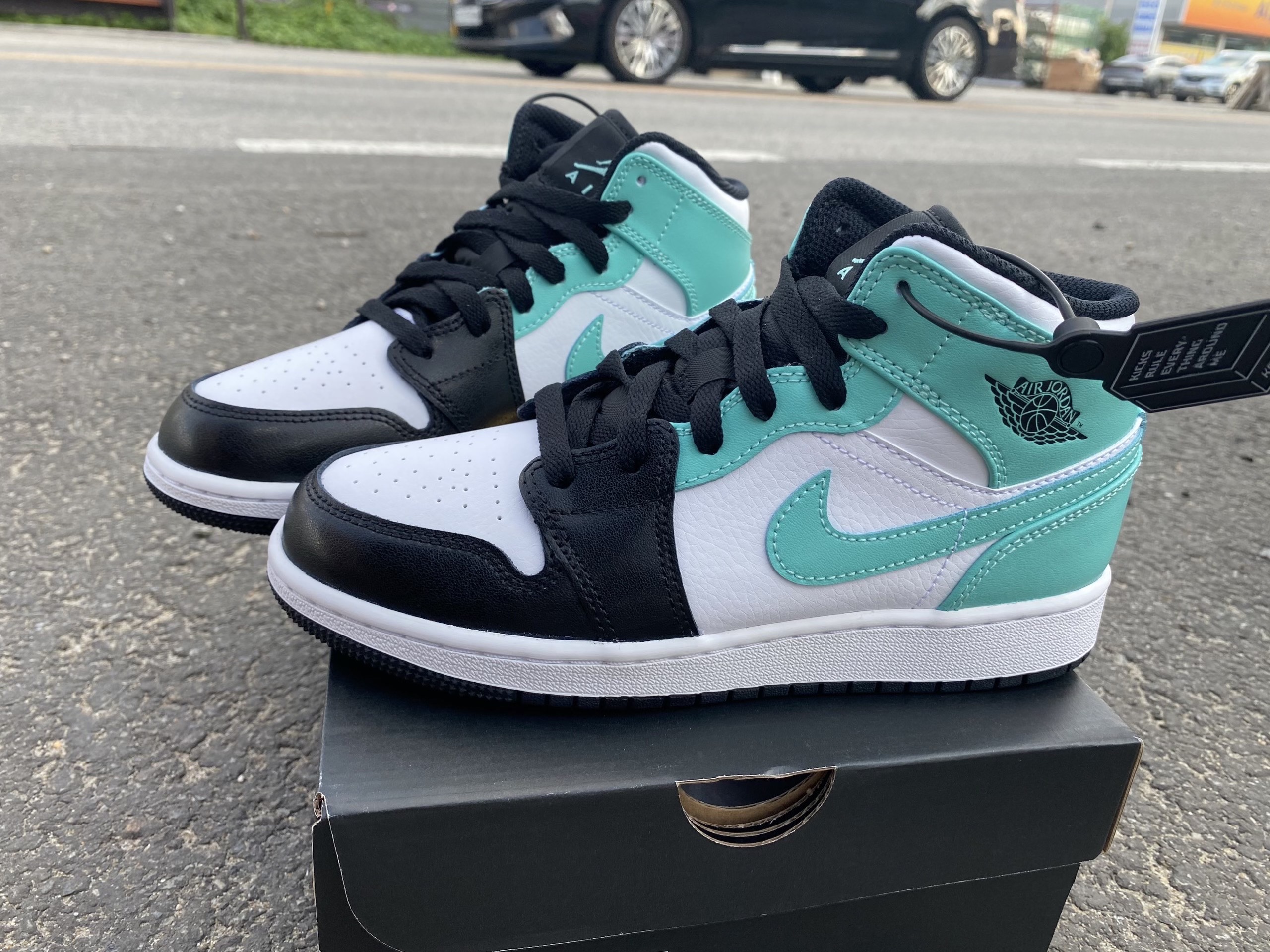 (GS) Jordan 1 Mid Tropical Twist 착용 스타일
