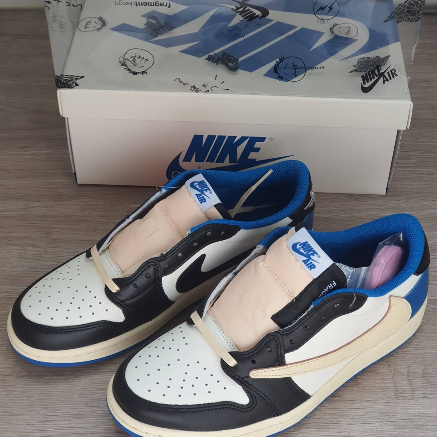 Jordan 1 x Travis Scott x Fragment Retro Low OG SP Military Blue 착용 스타일 - 2