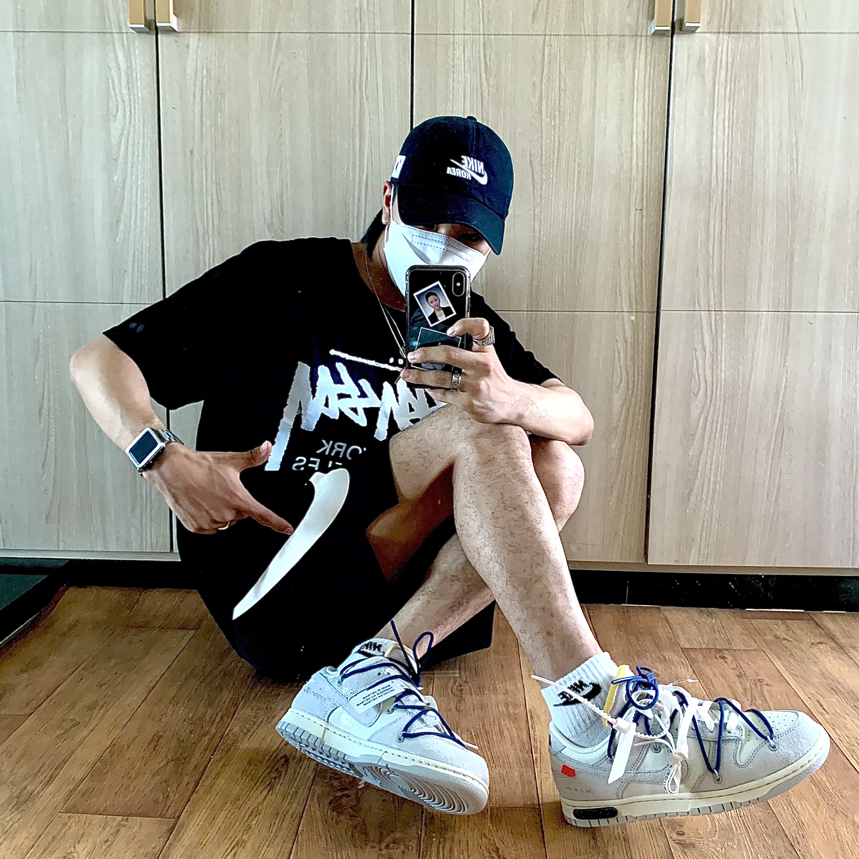 Nike x Off-White Dunk Low The 50 - Lot 18, Stussy World Tour T-Shirt Black 착용 스타일