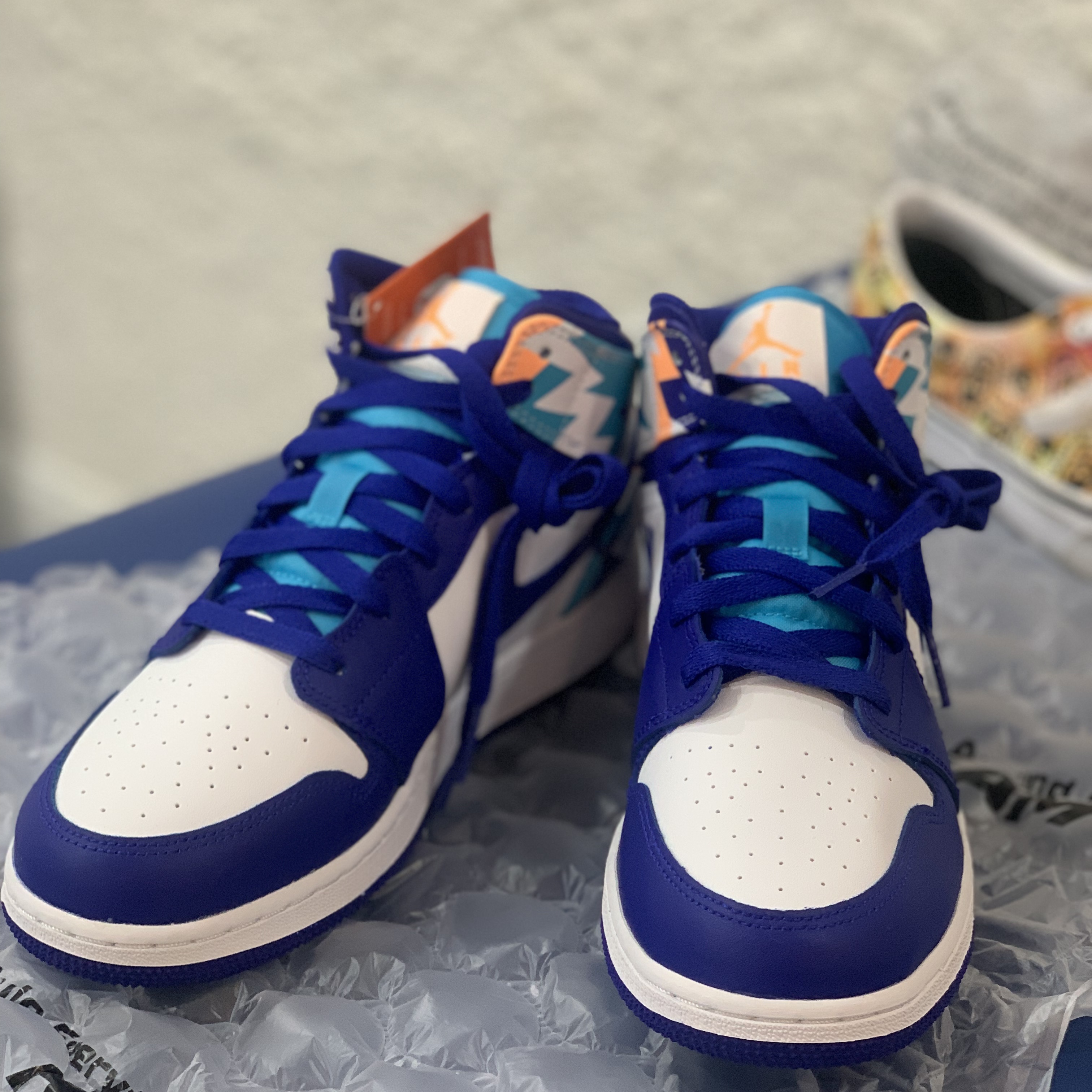(GS) Jordan 1 Mid Geometric Print ์ฐฉ์ฉ ์คํ์ผ - 3