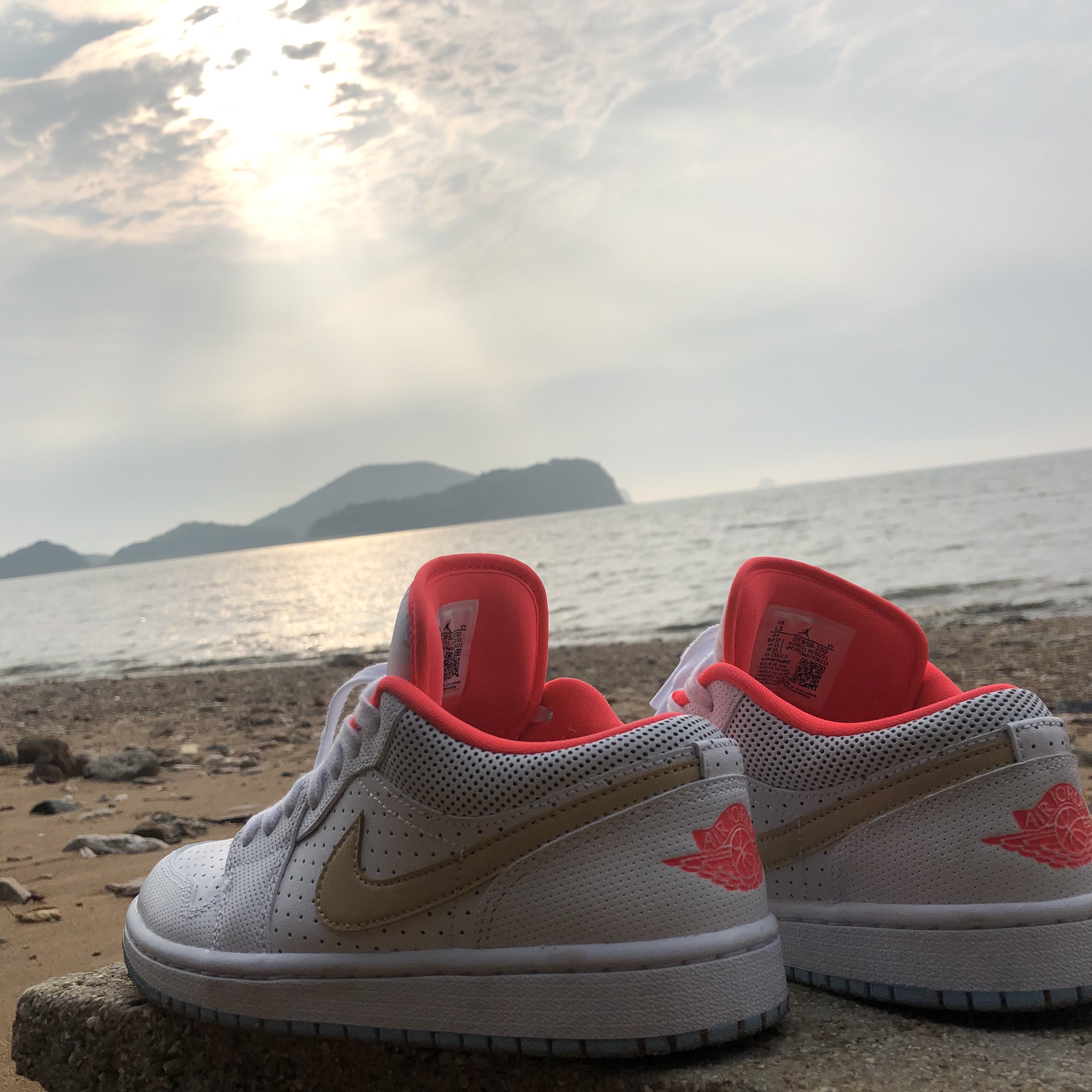 (W) Jordan 1 Low SE White Sesame 착용 스타일 - 4