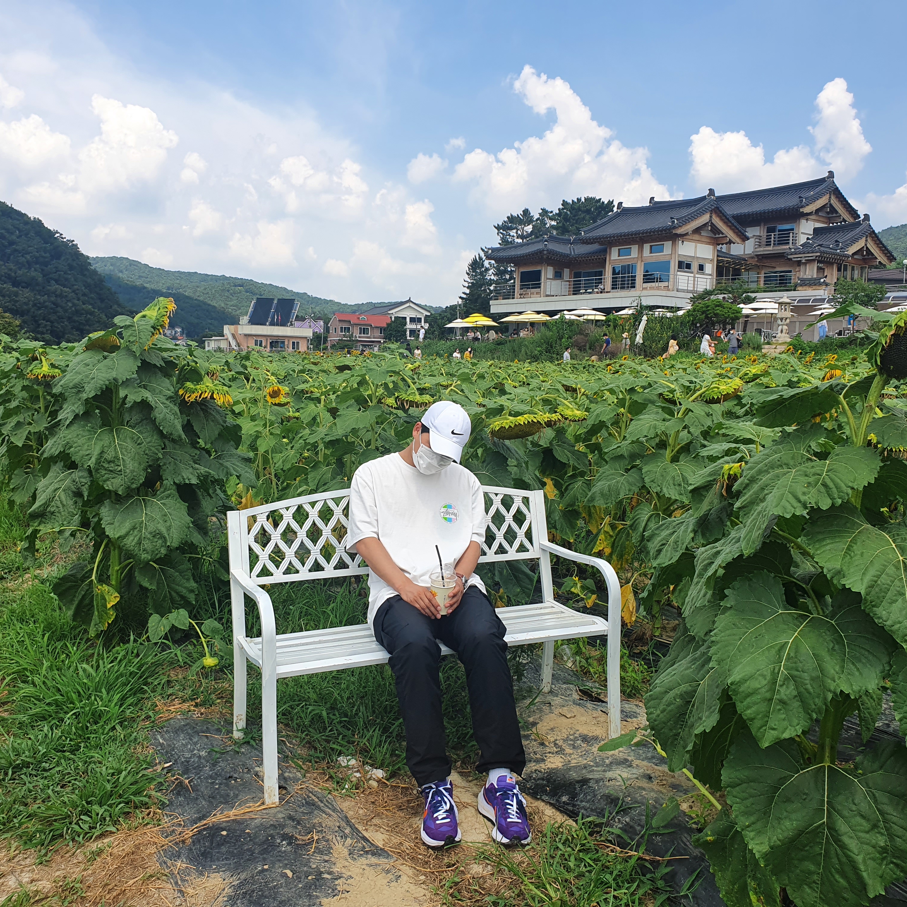 Nike x Sacai VaporWaffle Dark Iris, Stussy Classic Dot Pig. Dyed T-Shirt Natural 착용 스타일