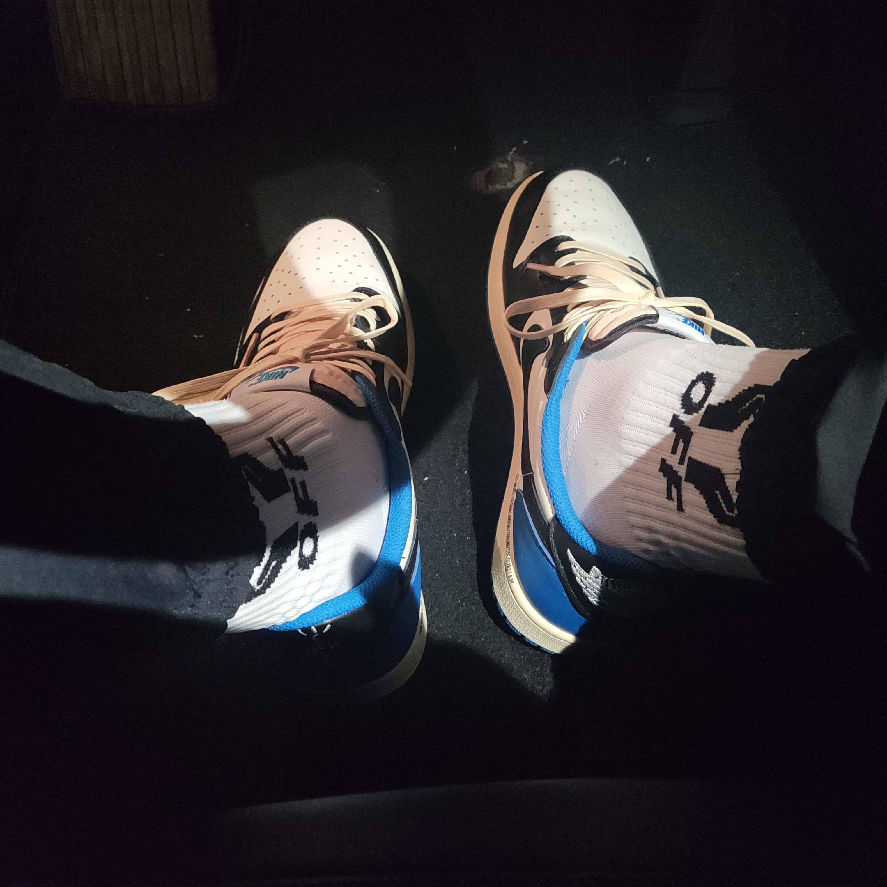 Jordan 1 x Travis Scott x Fragment Retro Low OG SP Military Blue 착용 스타일
