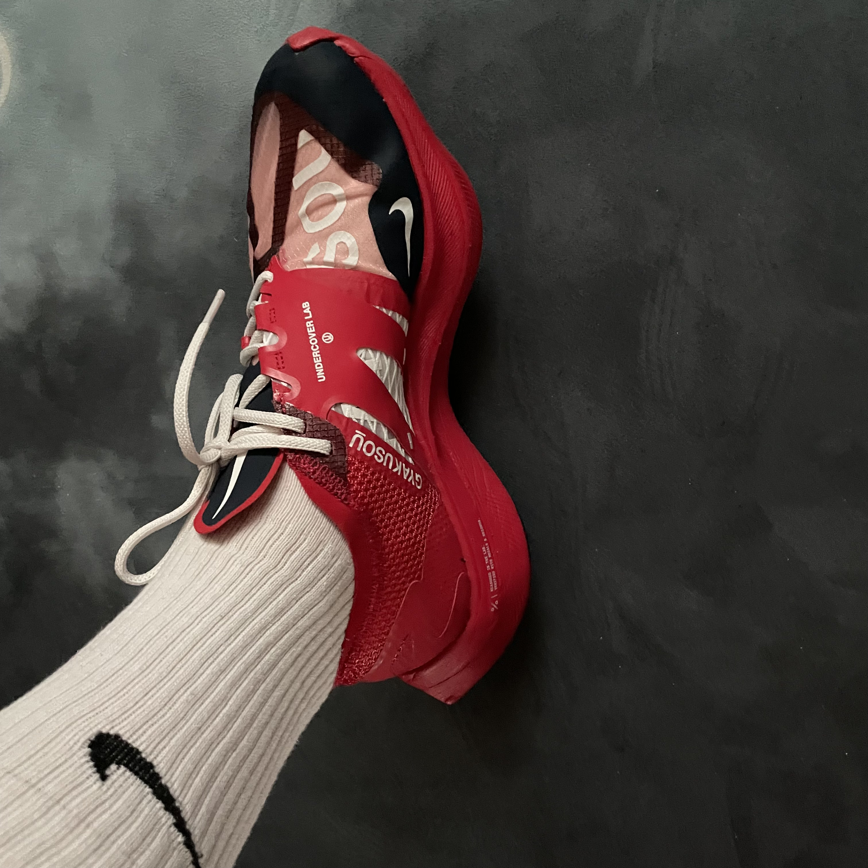 Nike x Undercover Gyakusou ZoomX VaporFly Next% University Red 착용 스타일 - 1