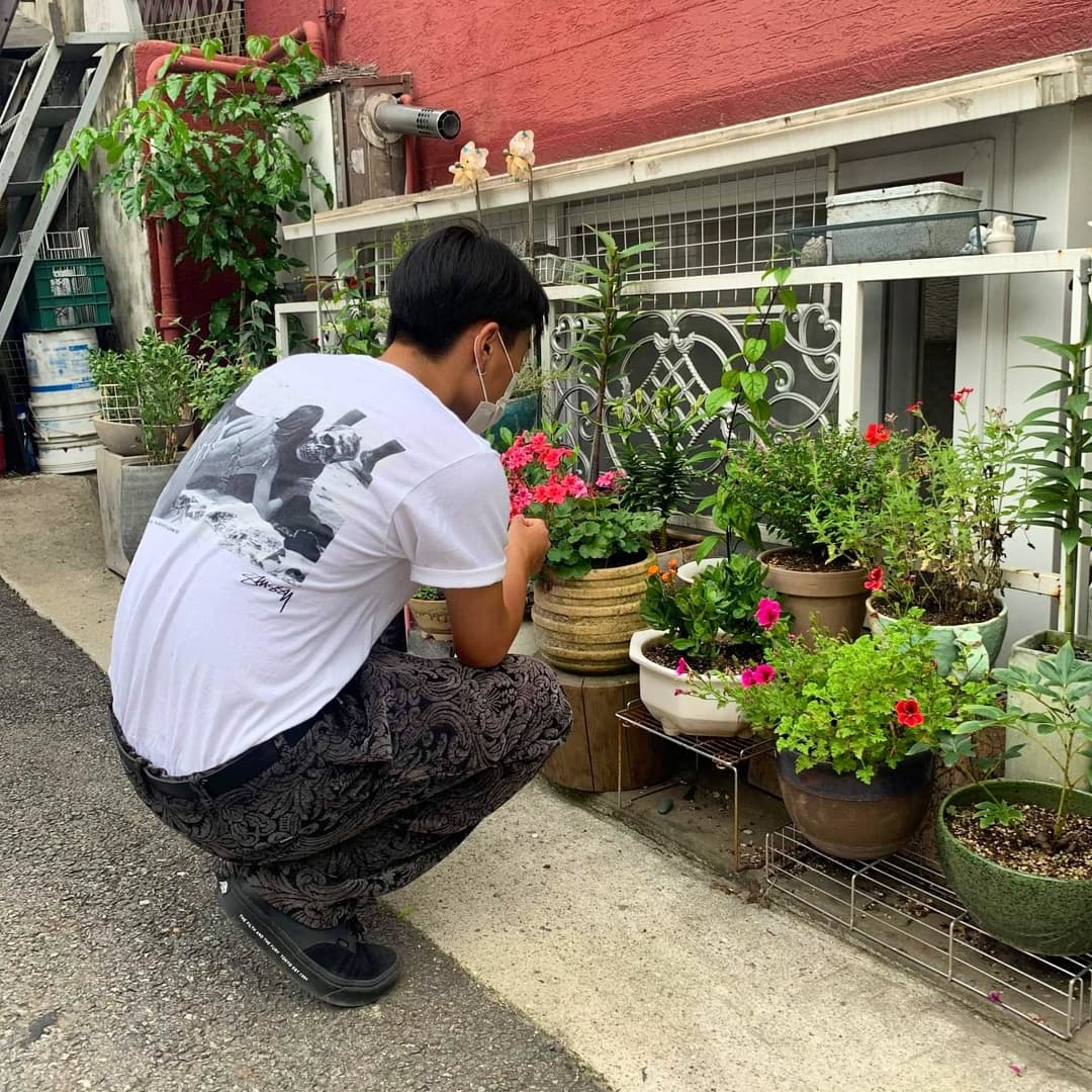 Stussy California '68 T-Shirt White, Vans x Neighborhood ComfyCush Era Black 착용 스타일 - 1