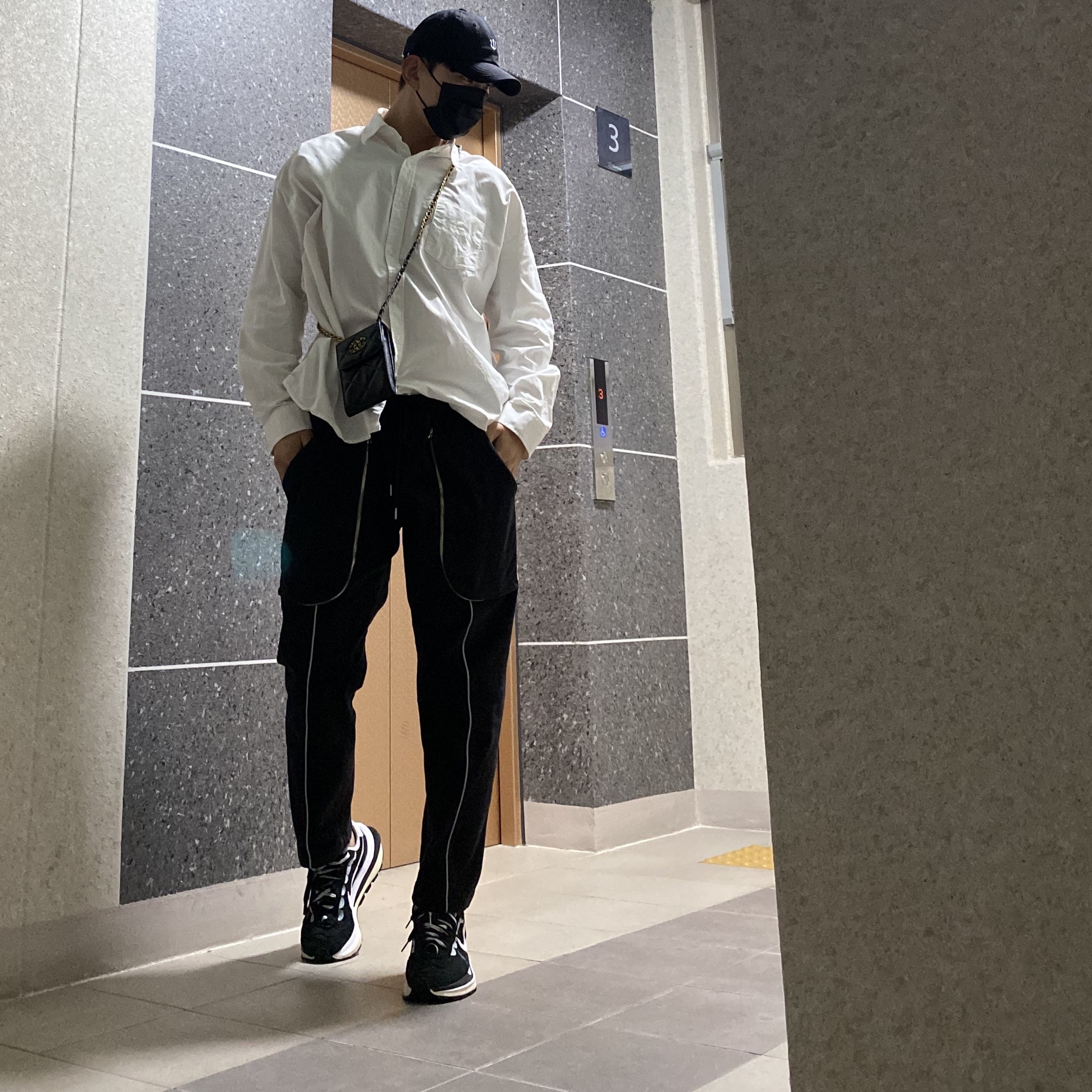 Nike x Sacai VaporWaffle Black White 착용 스타일 - 2