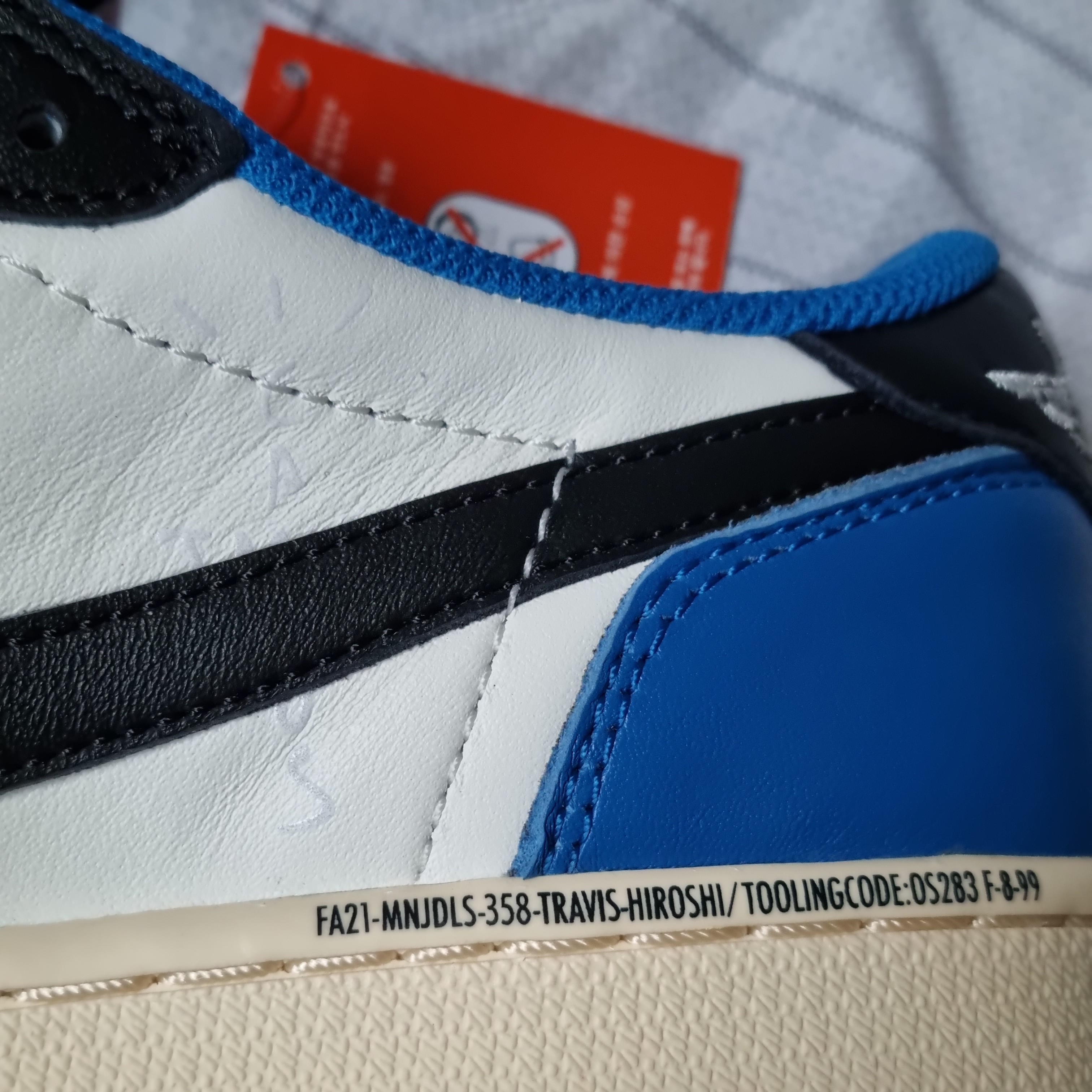 Jordan 1 x Travis Scott x Fragment Retro Low OG SP Military Blue 착용 스타일 - 3