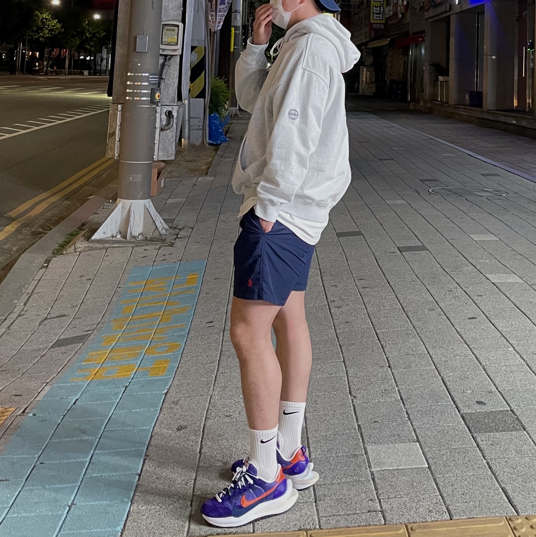 Nike x Sacai VaporWaffle Dark Iris 착용 스타일 - 2