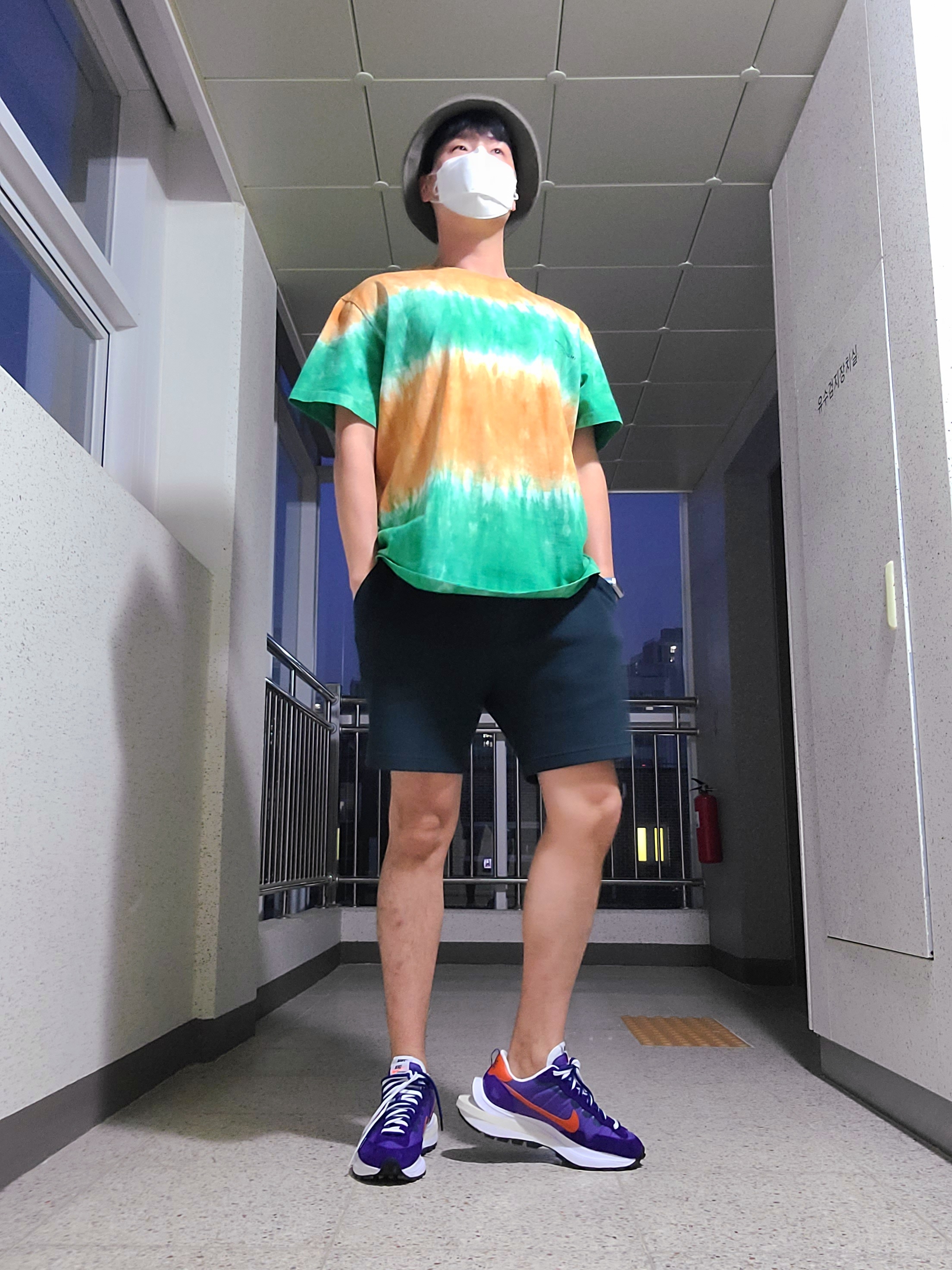 Nike x Sacai VaporWaffle Dark Iris 착용 스타일