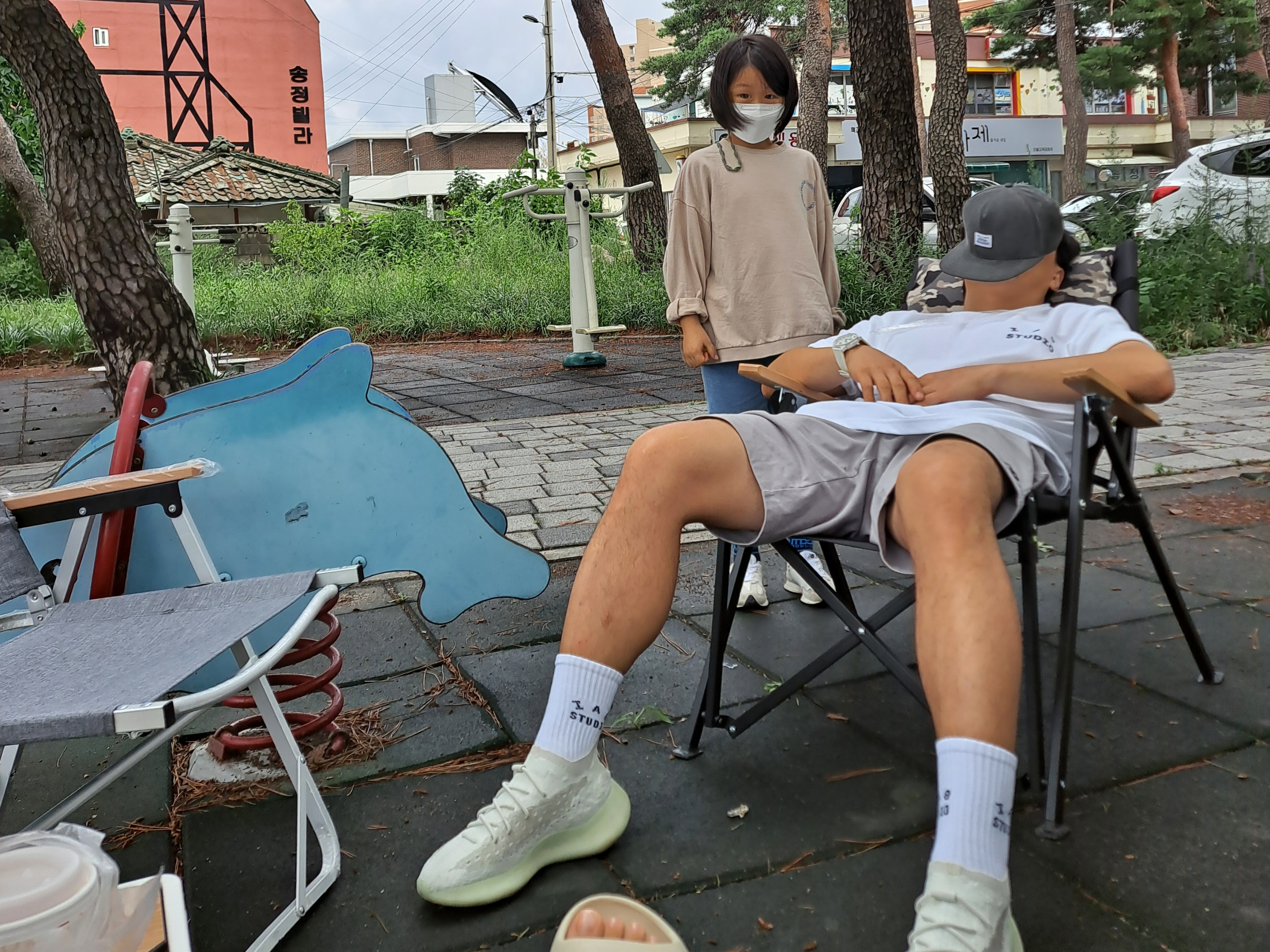 IAB Studio T-Shirt White, IAB Studio Socks Pack White Purple Cyan 착용 스타일 - 5