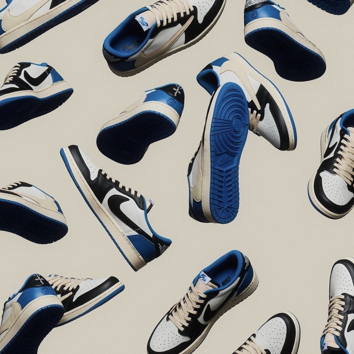 Jordan 1 x Travis Scott x Fragment Retro Low OG SP Military Blue 착용 스타일 - 5