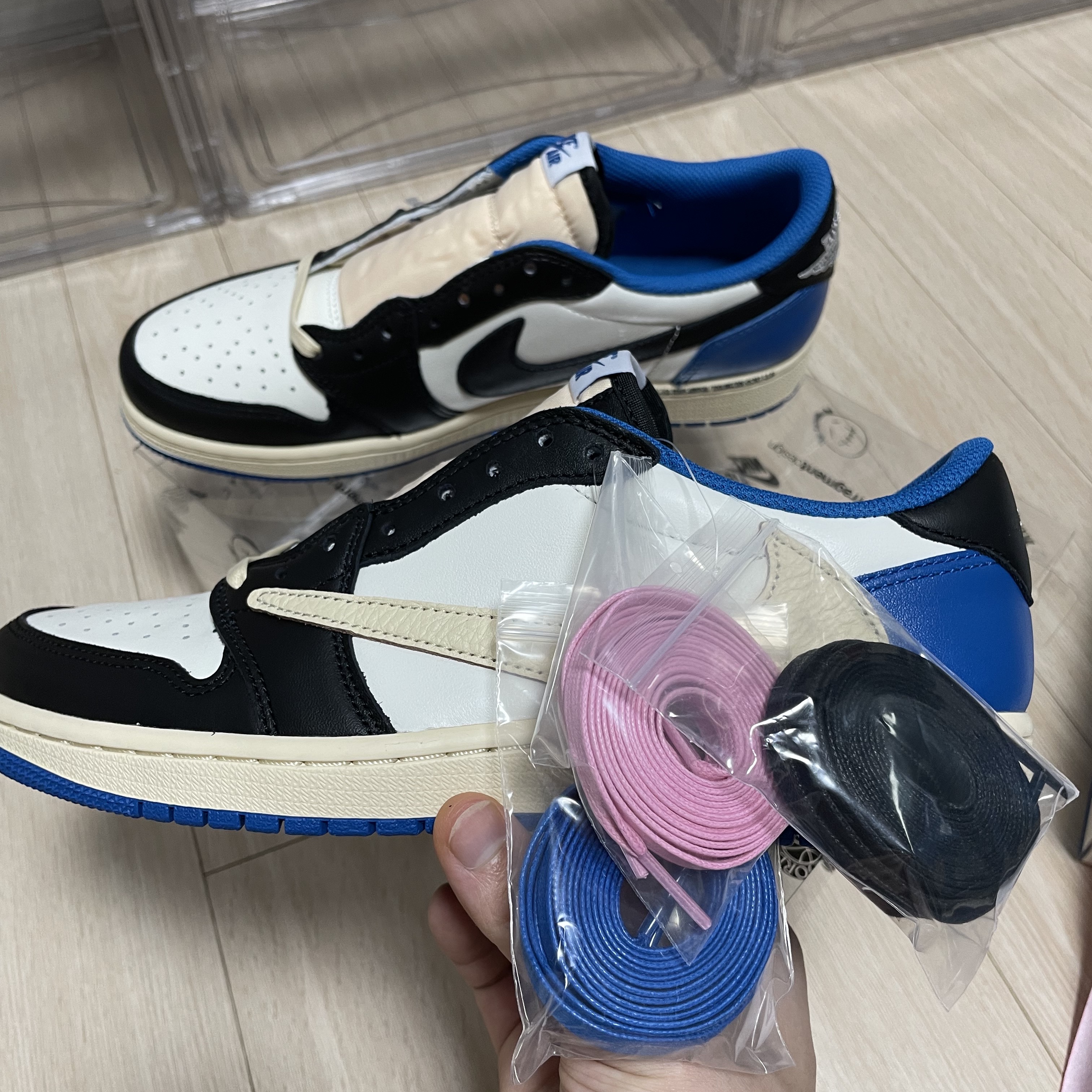 Jordan 1 x Travis Scott x Fragment Retro Low OG SP Military Blue 착용 스타일 - 2