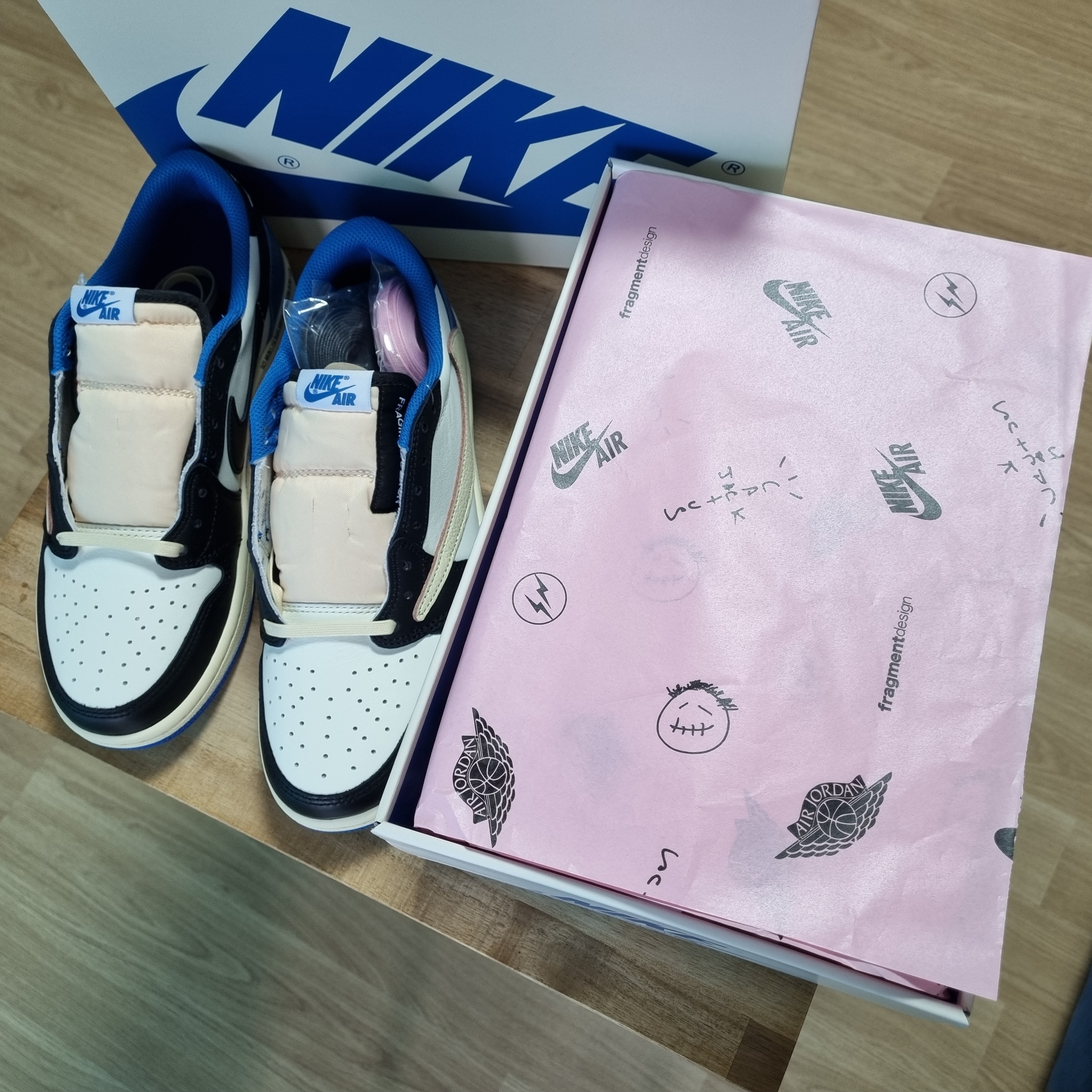 Jordan 1 x Travis Scott x Fragment Retro Low OG SP Military Blue 착용 스타일