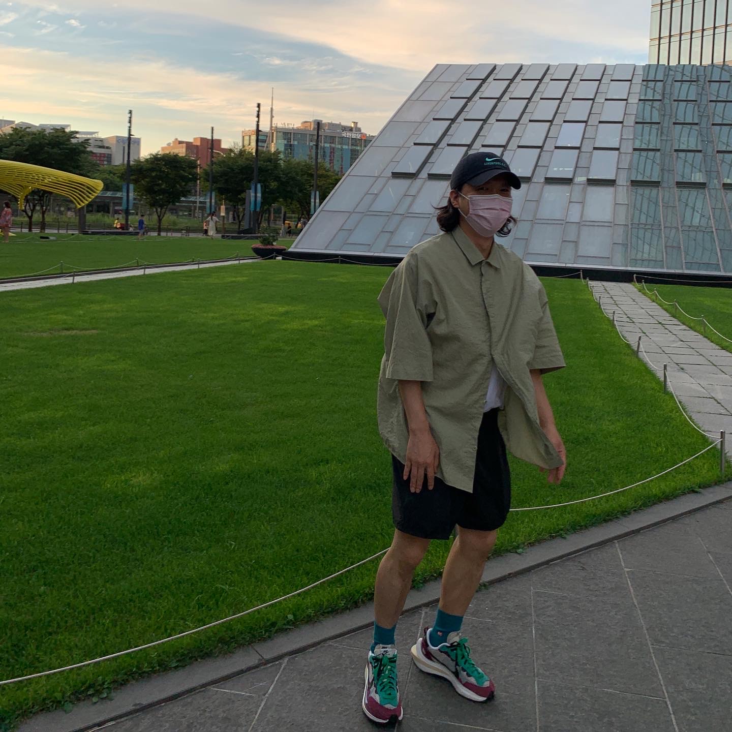 Nike x Sacai VaporWaffle String & Black Villain Red 착용 스타일 - 2