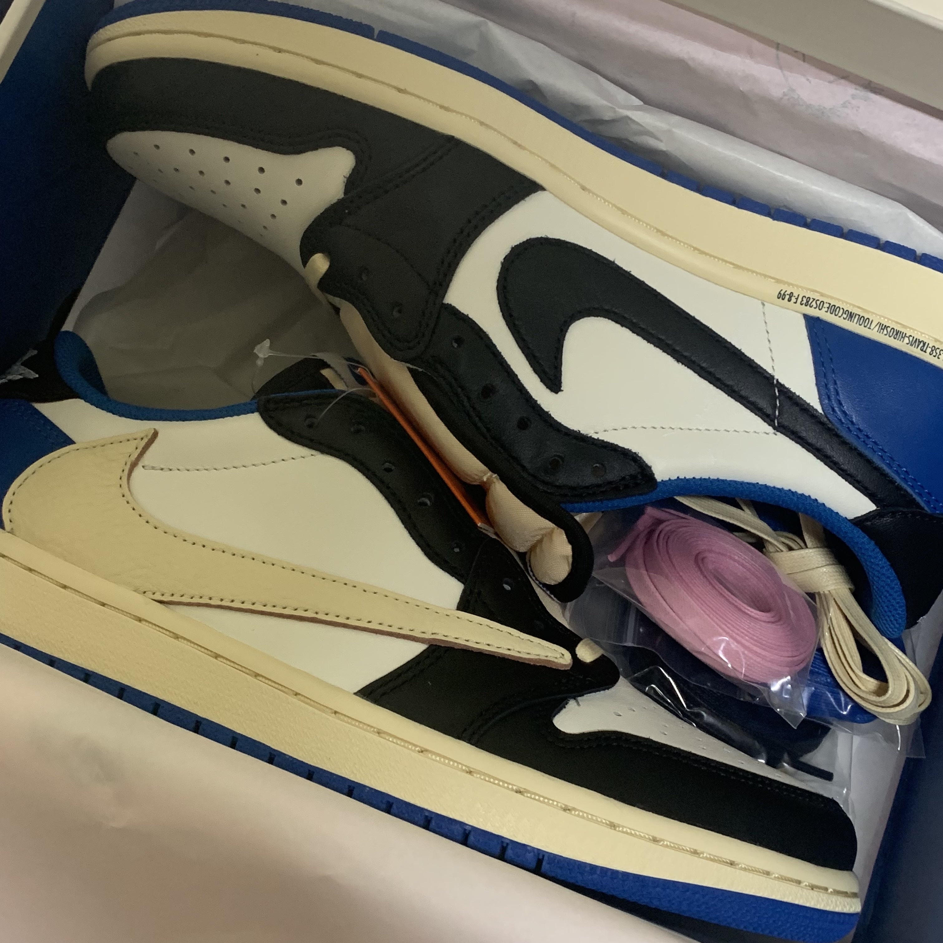 Jordan 1 x Travis Scott x Fragment Retro Low OG SP Military Blue 착용 스타일