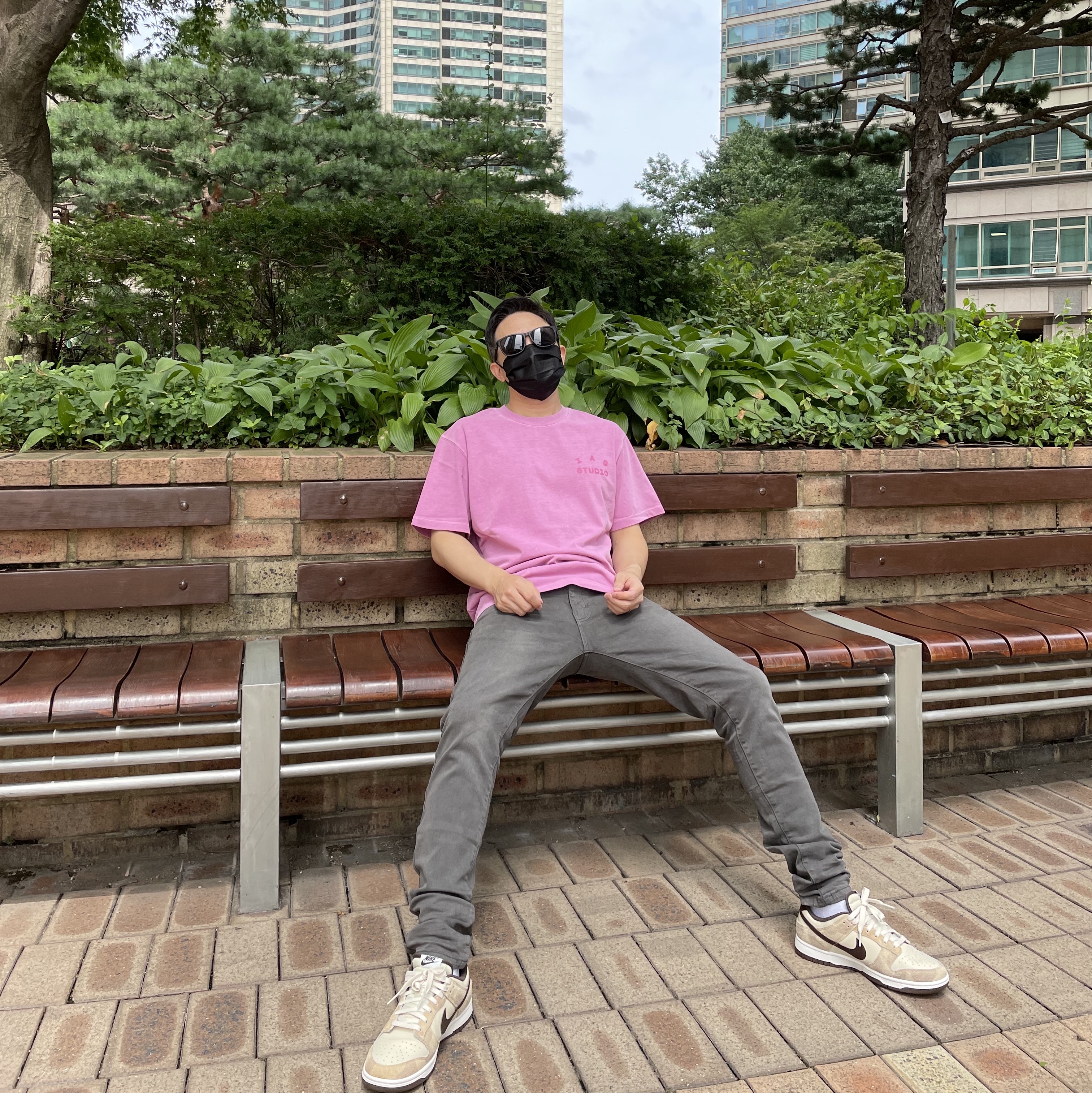 Nike Dunk Low Retro PRM Cheetah, IAB Studio Pigment T-Shirt Magenta 착용 스타일 - 2
