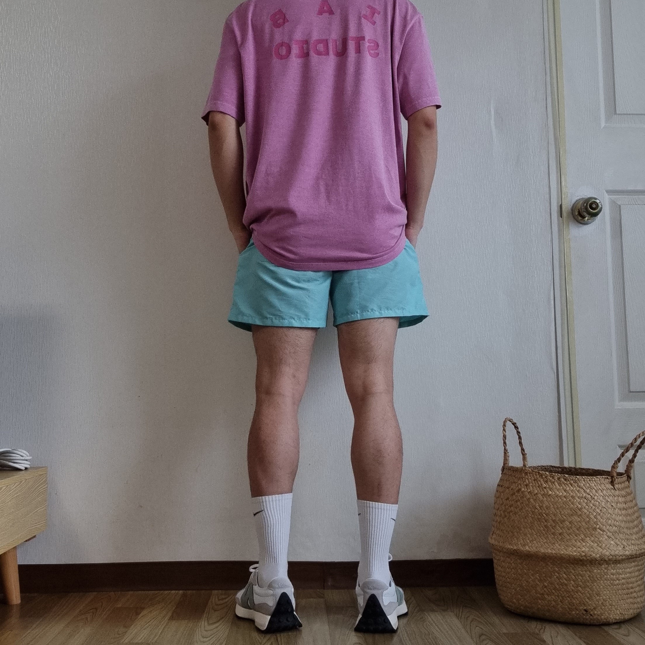 IAB Studio Pigment T-Shirt Magenta, (W) New Balance 327 Grey Green - JD Sports Exclusive 착용 스타일 - 2