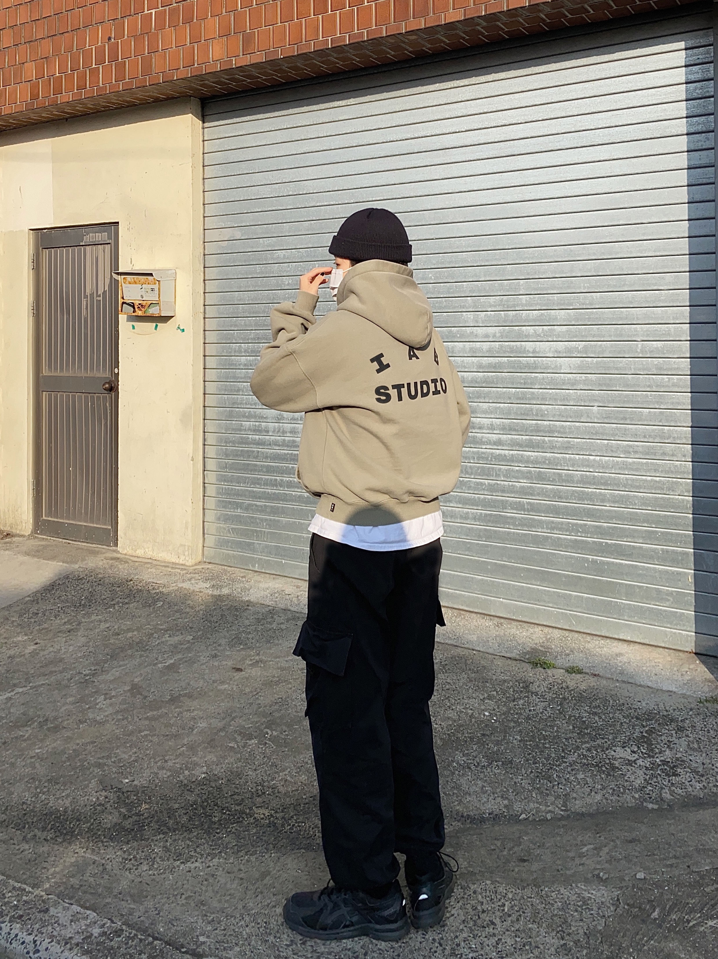 Asics Jog 100 2 Black, IAB Studio Hoodie Olive 착용 스타일 - 2