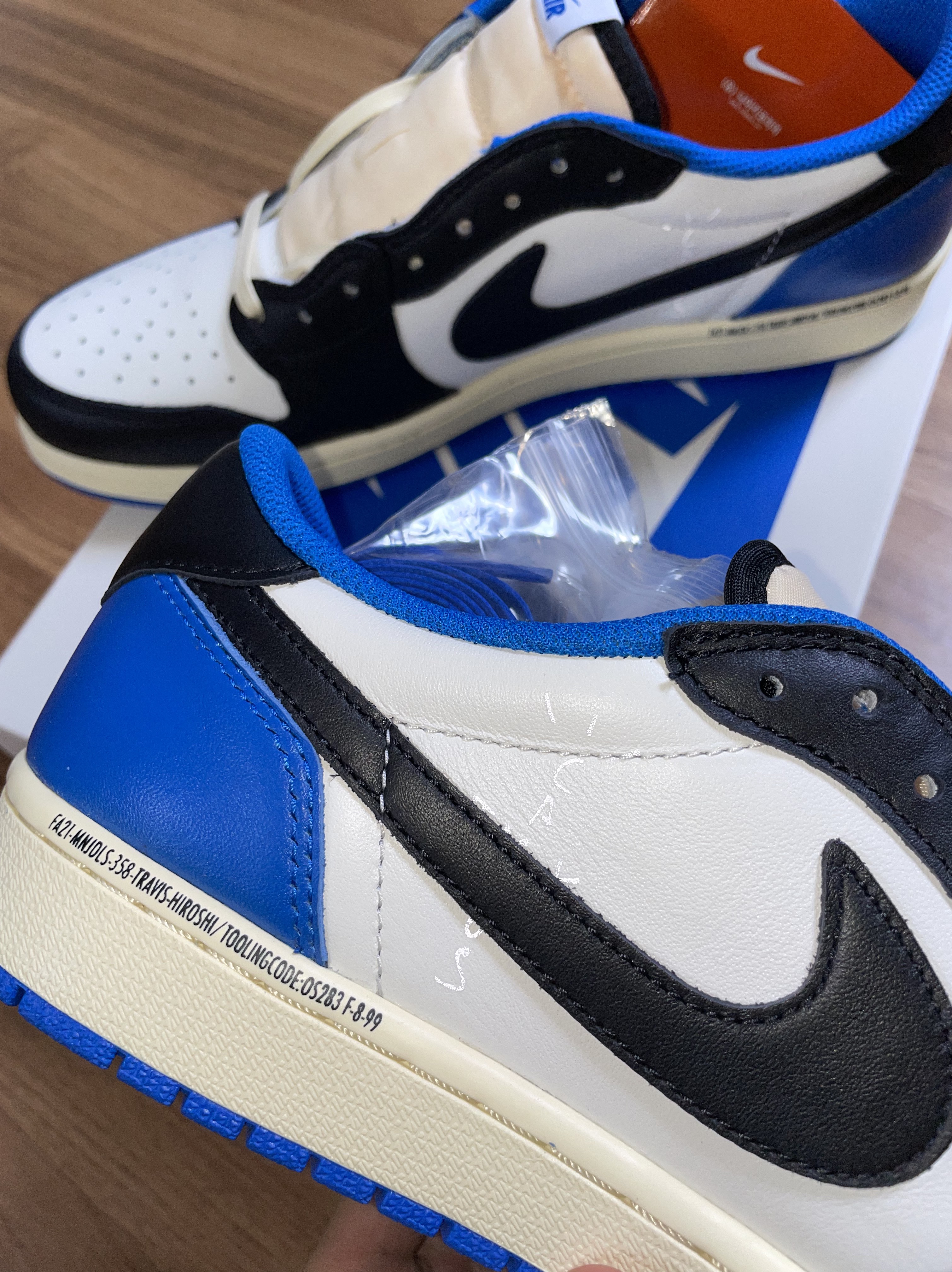 Jordan 1 x Travis Scott x Fragment Retro Low OG SP Military Blue 착용 스타일 - 2